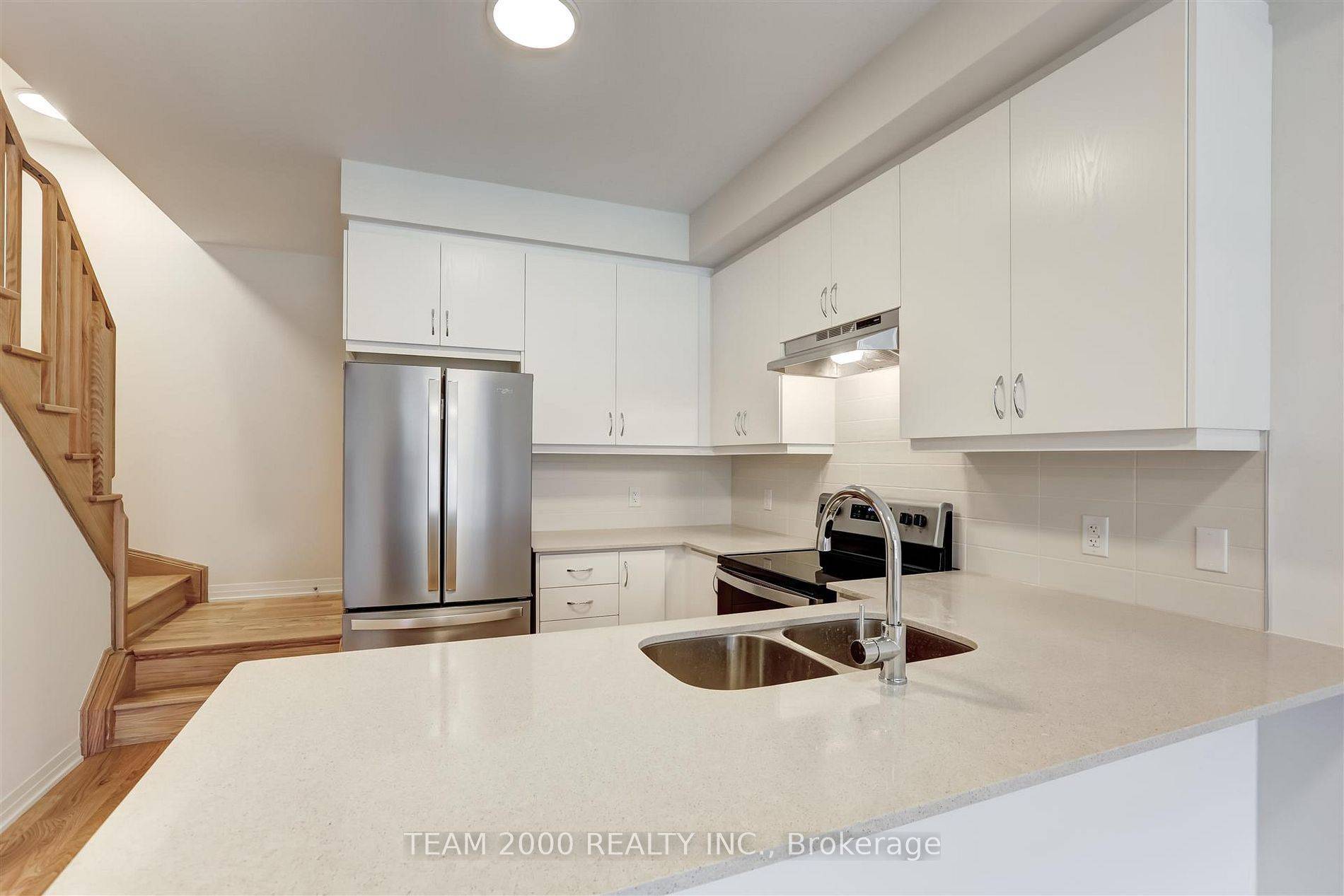 Bradford West Gwillimbury, ON L3Z 4M3,60 Baynes WAY #4