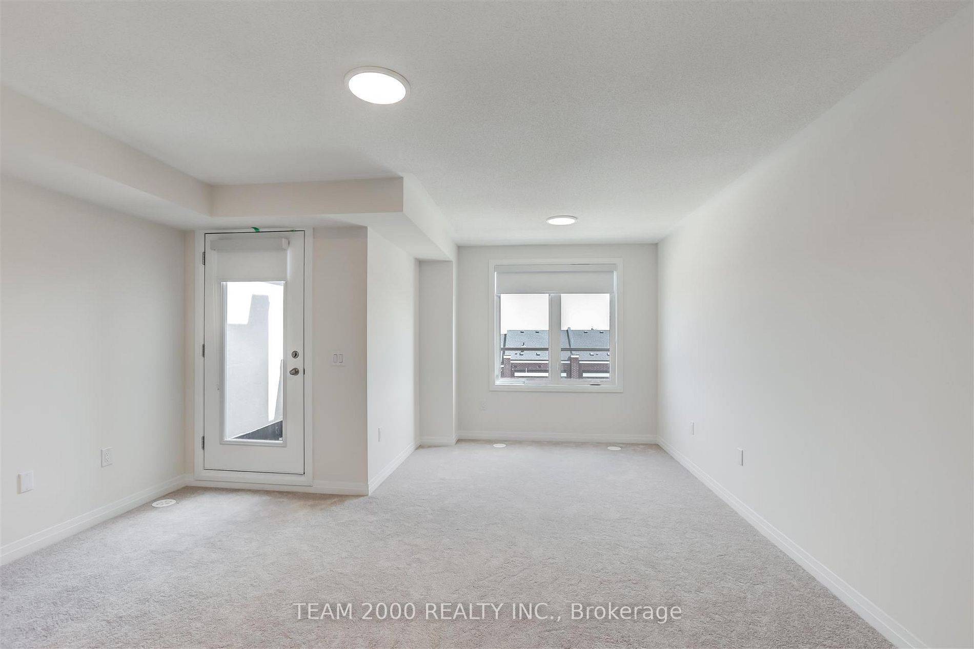 Bradford West Gwillimbury, ON L3Z 4M3,60 Baynes WAY #4