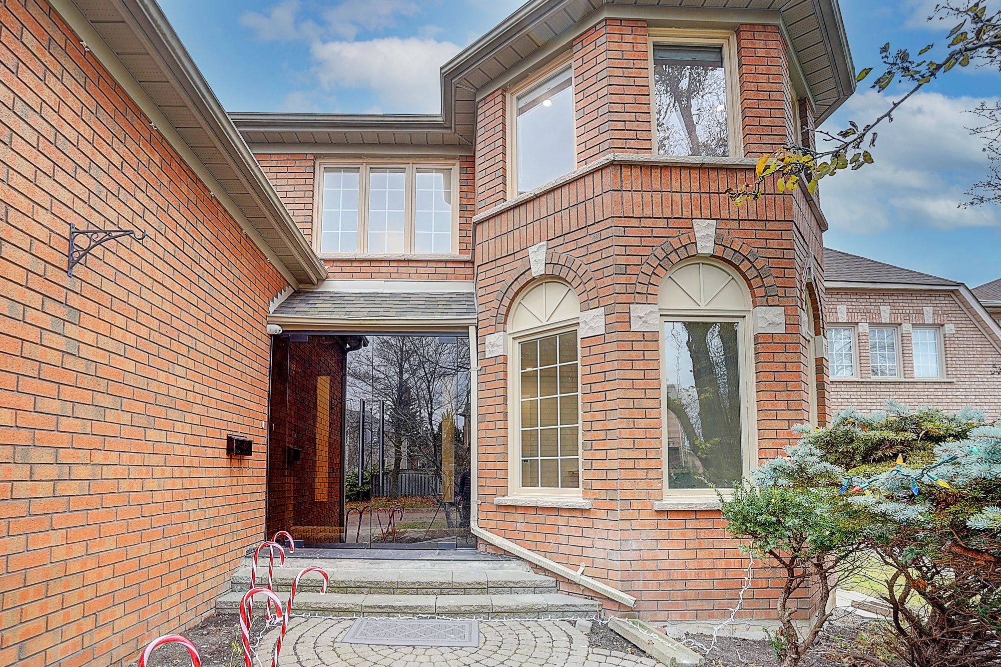 Markham, ON L3P 7P8,8 Mooreland CT