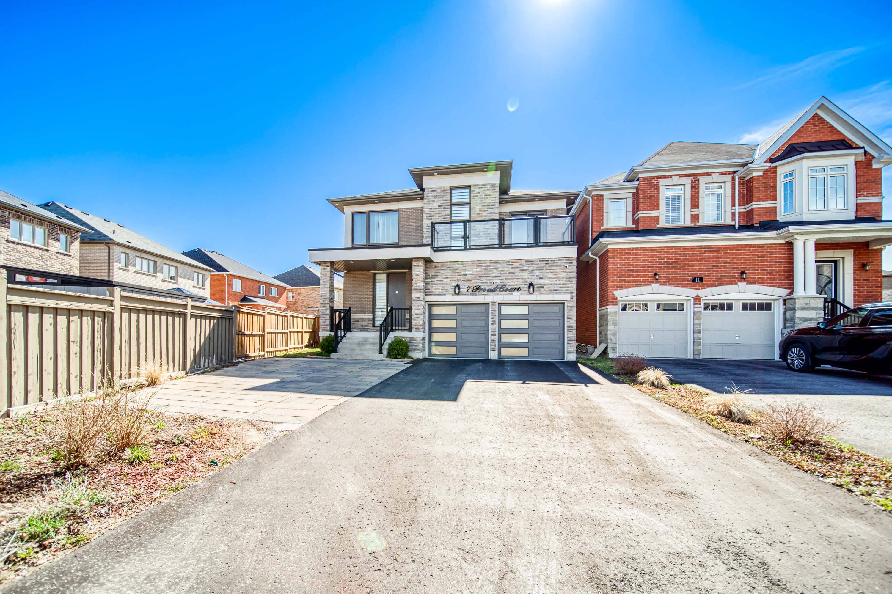 Aurora, ON L4G 7B7,7 Proud CT