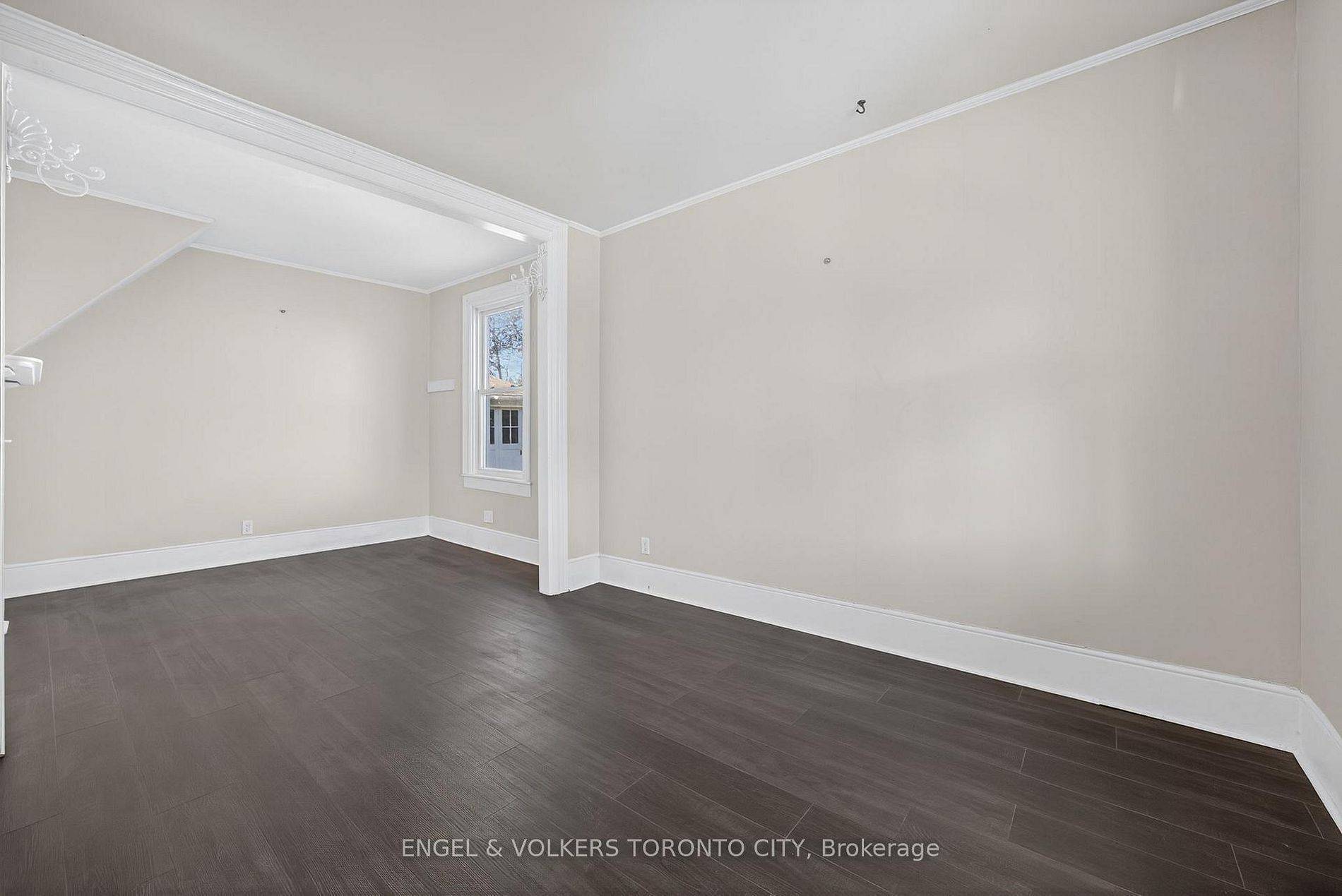 Barrie, ON L4N 1W9,52 Parkside DR