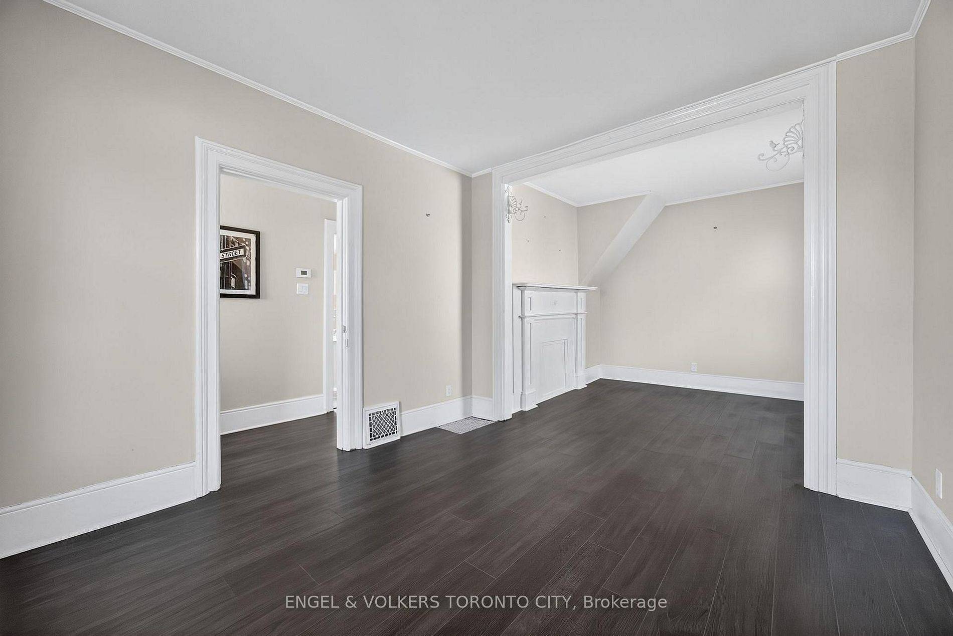 Barrie, ON L4N 1W9,52 Parkside DR