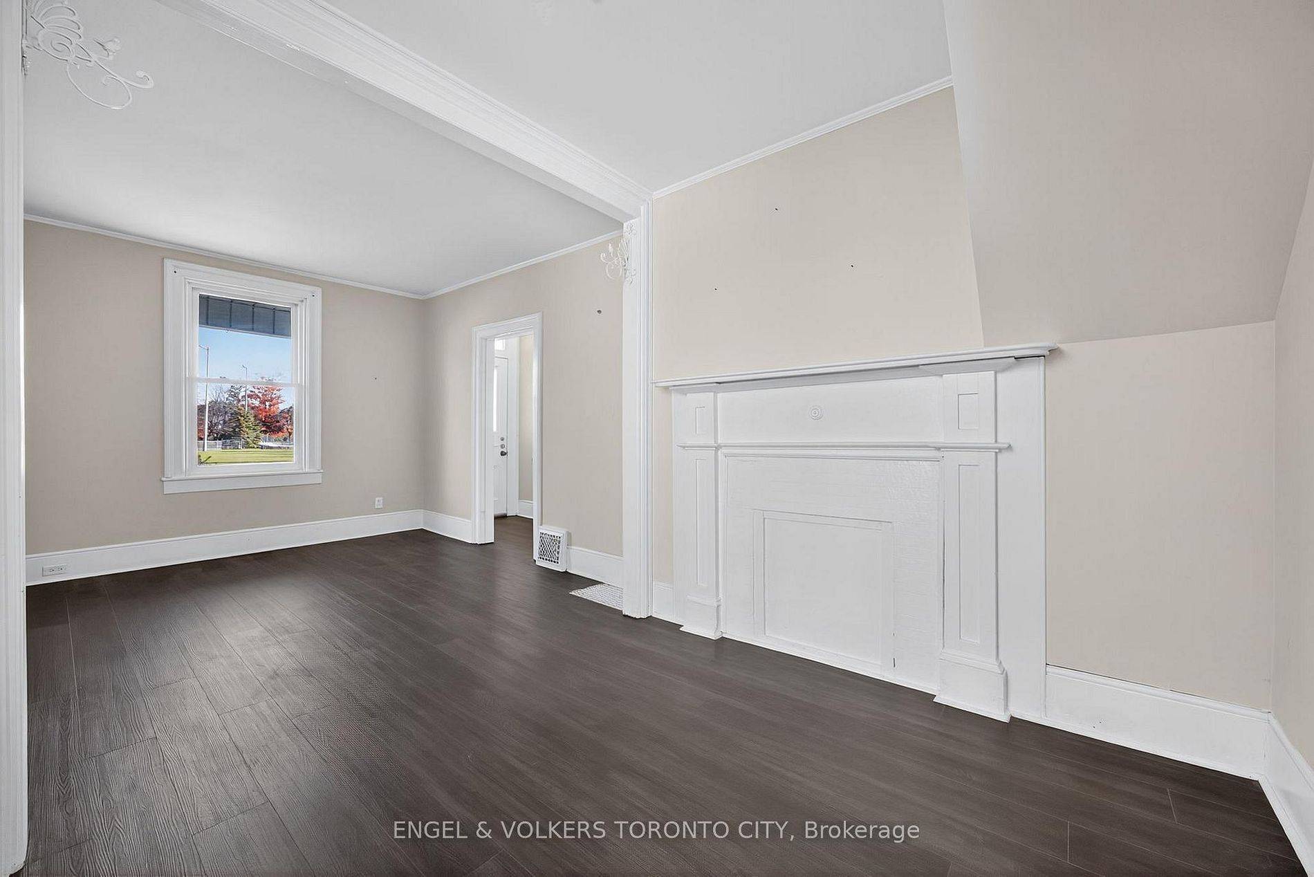 Barrie, ON L4N 1W9,52 Parkside DR