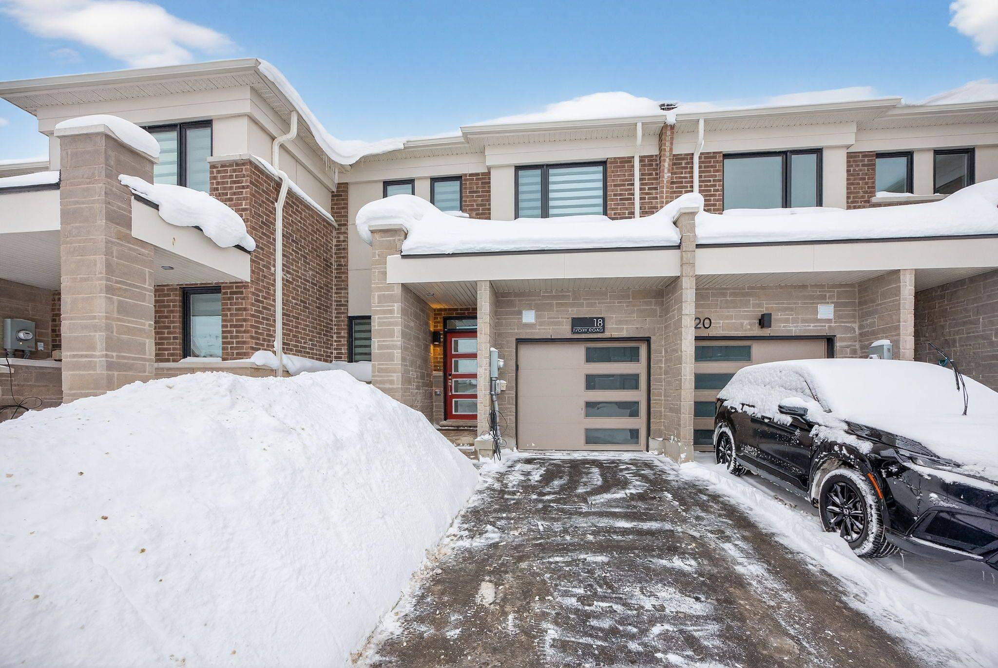 Barrie, ON L9J 1B6,18 Ivory RD