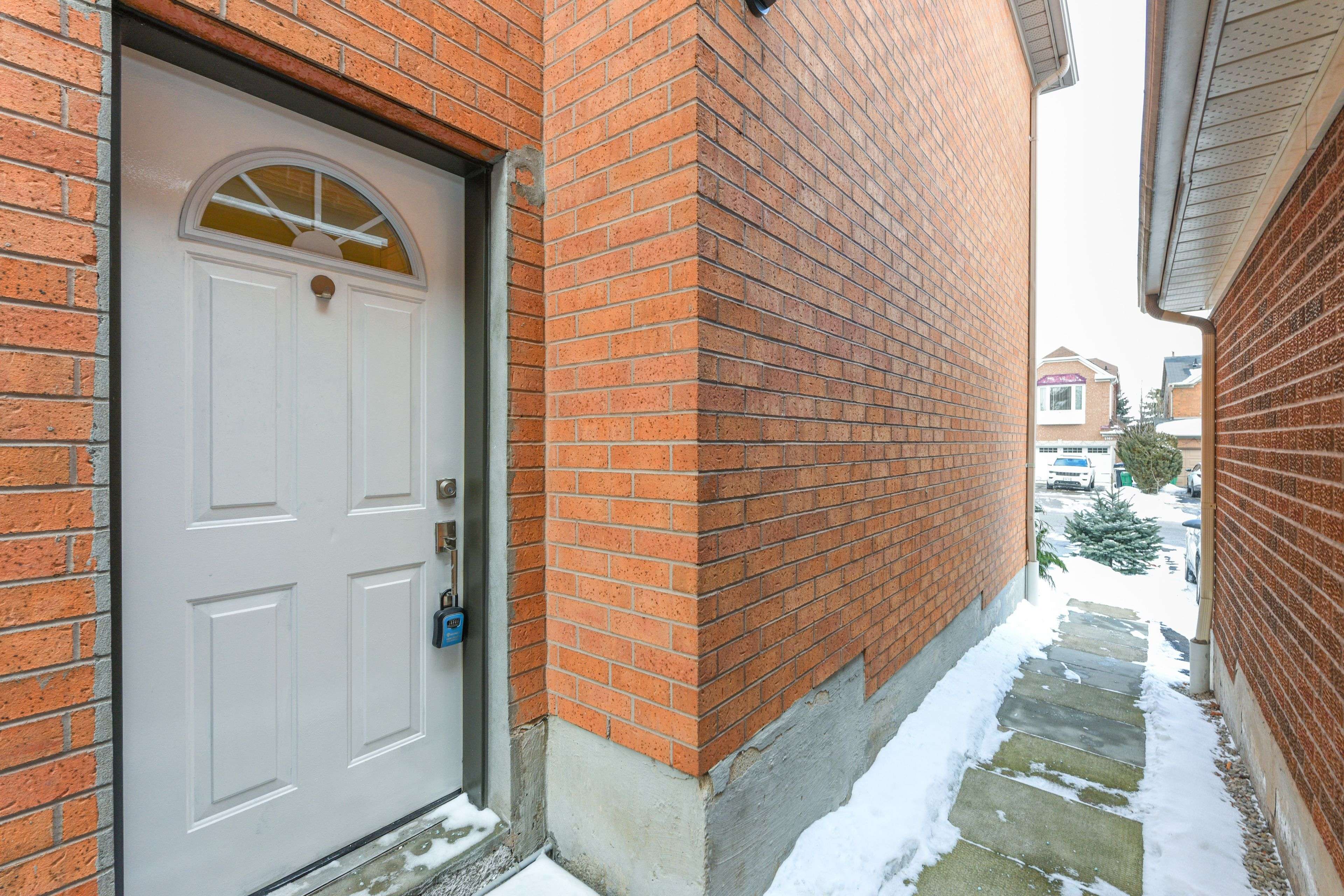 Mississauga, ON L5M 5L9,5970 Leeside CRES #Bsmt