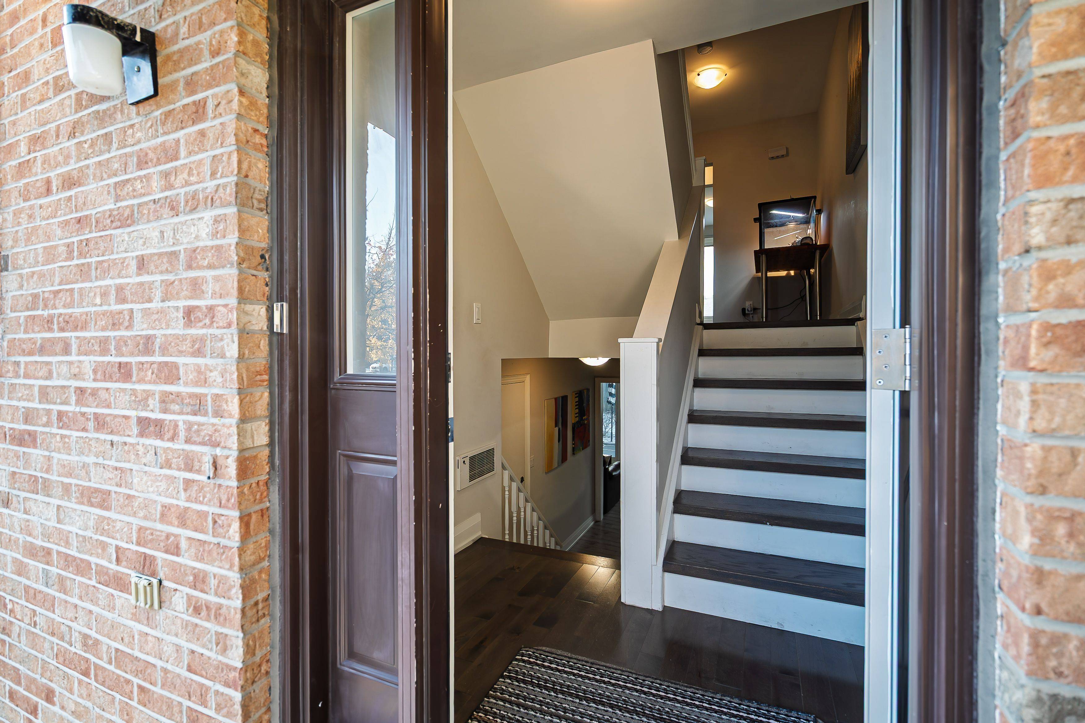 Mississauga, ON L5N 2L1,6780 Formentera AVE #8