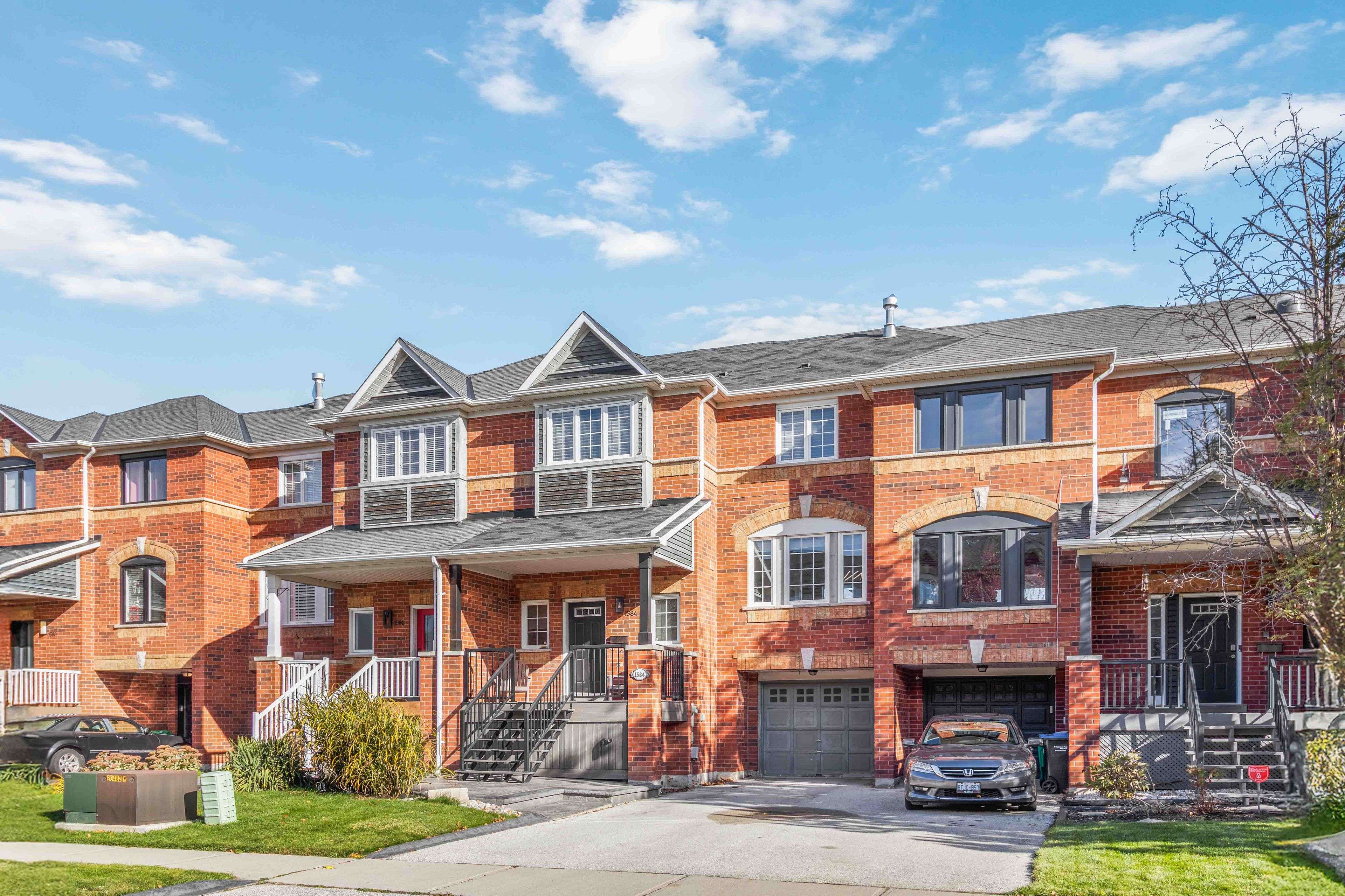 Mississauga, ON L5N 7T1,1584 Woodhenge WAY