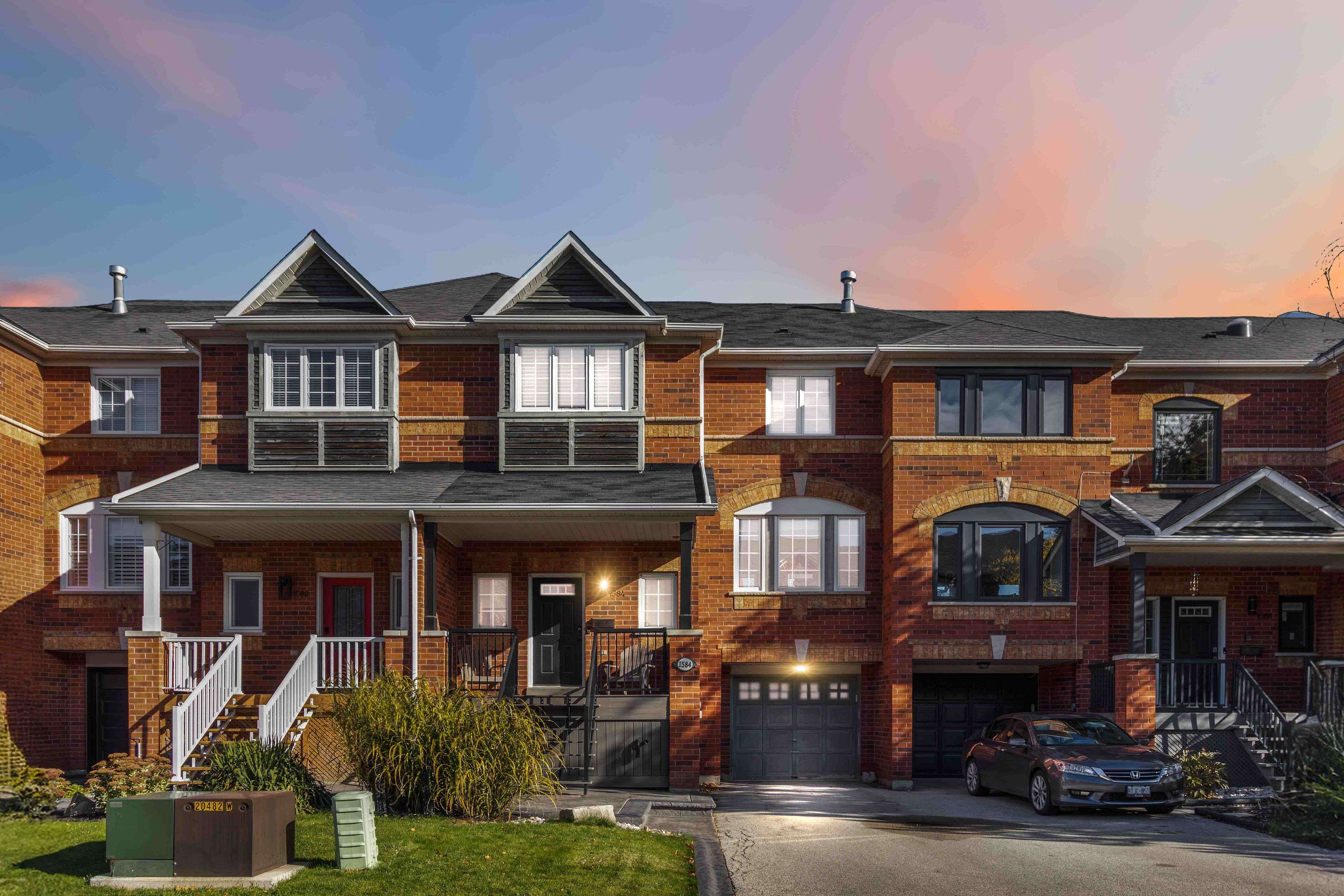 Mississauga, ON L5N 7T1,1584 Woodhenge WAY