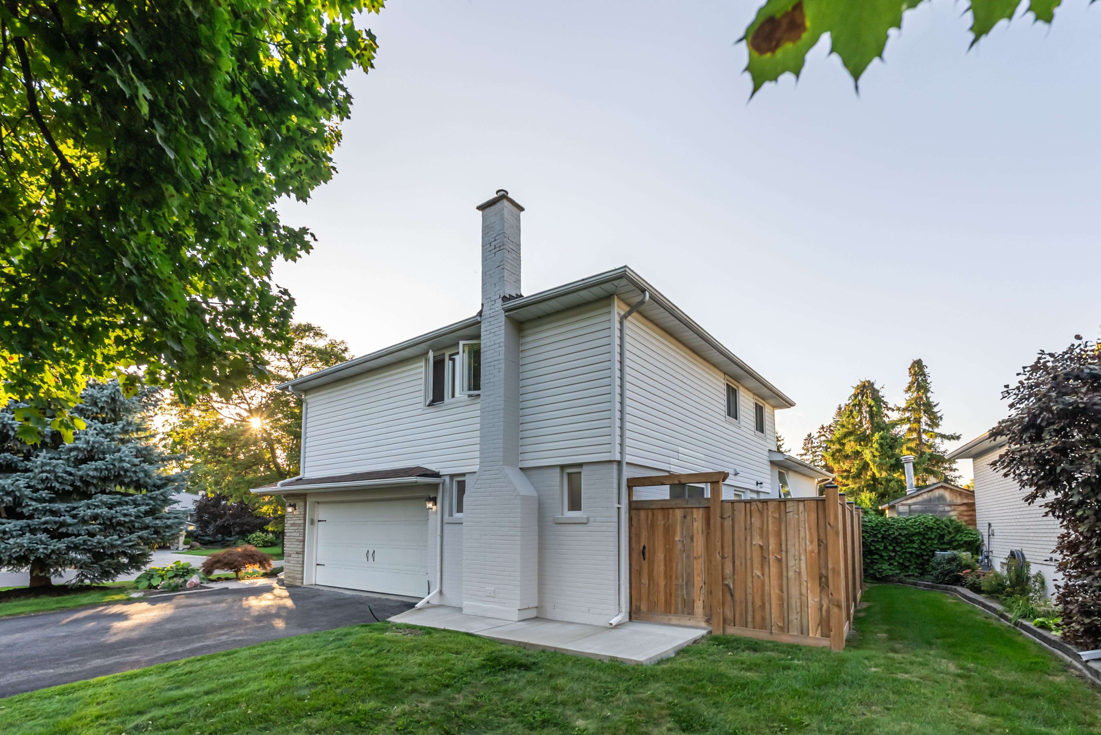 Brampton, ON L6W 1C7,13 Pine Tree CRES