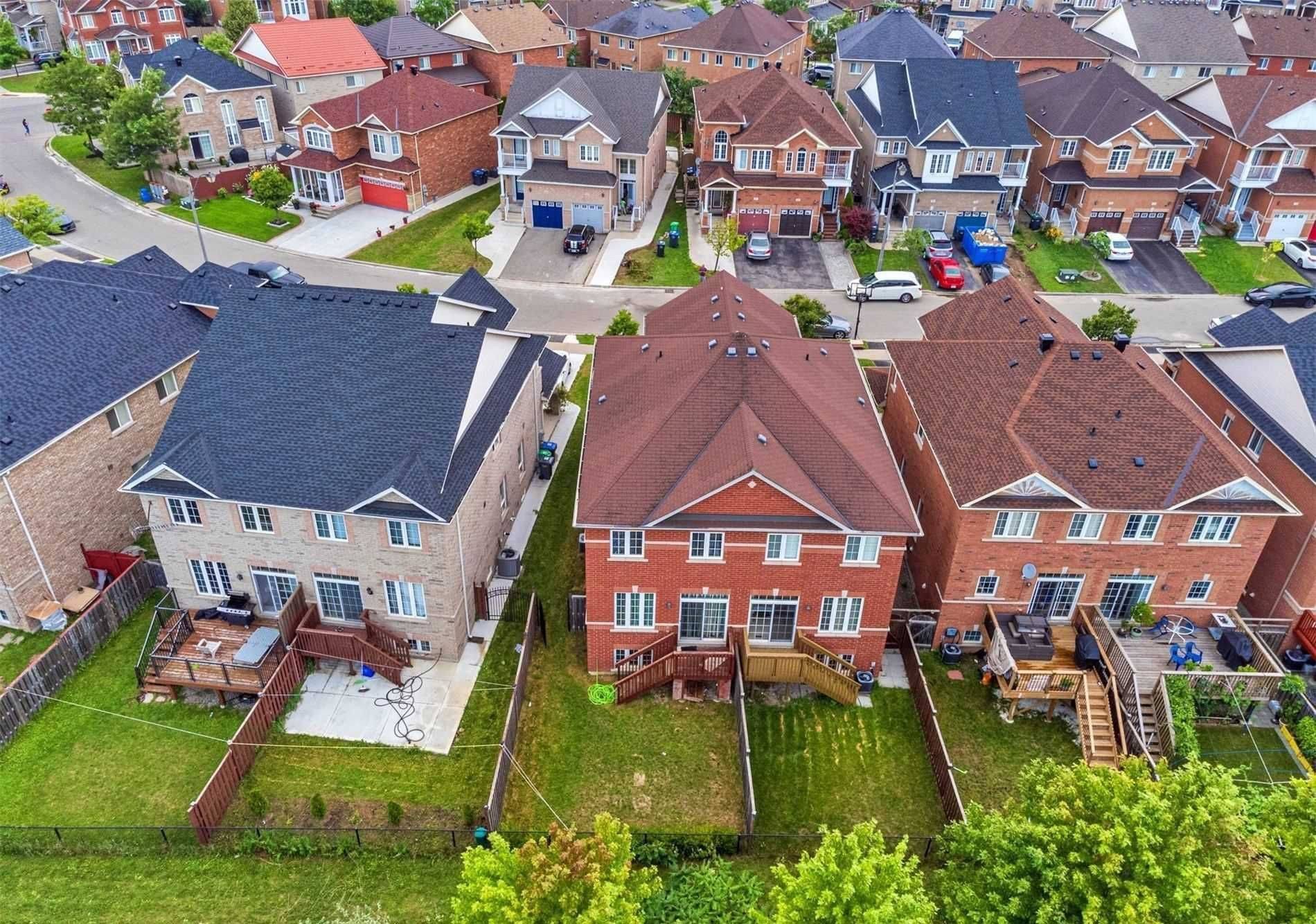 Brampton, ON L6V 4S2,118 Calm Waters CRES