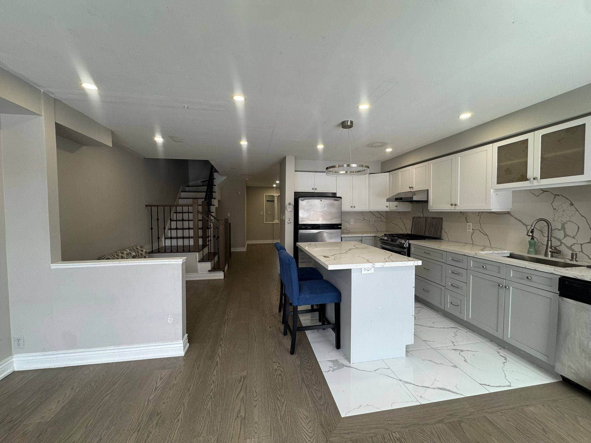 Mississauga, ON L5N 8J1,7695 Doverwood DR