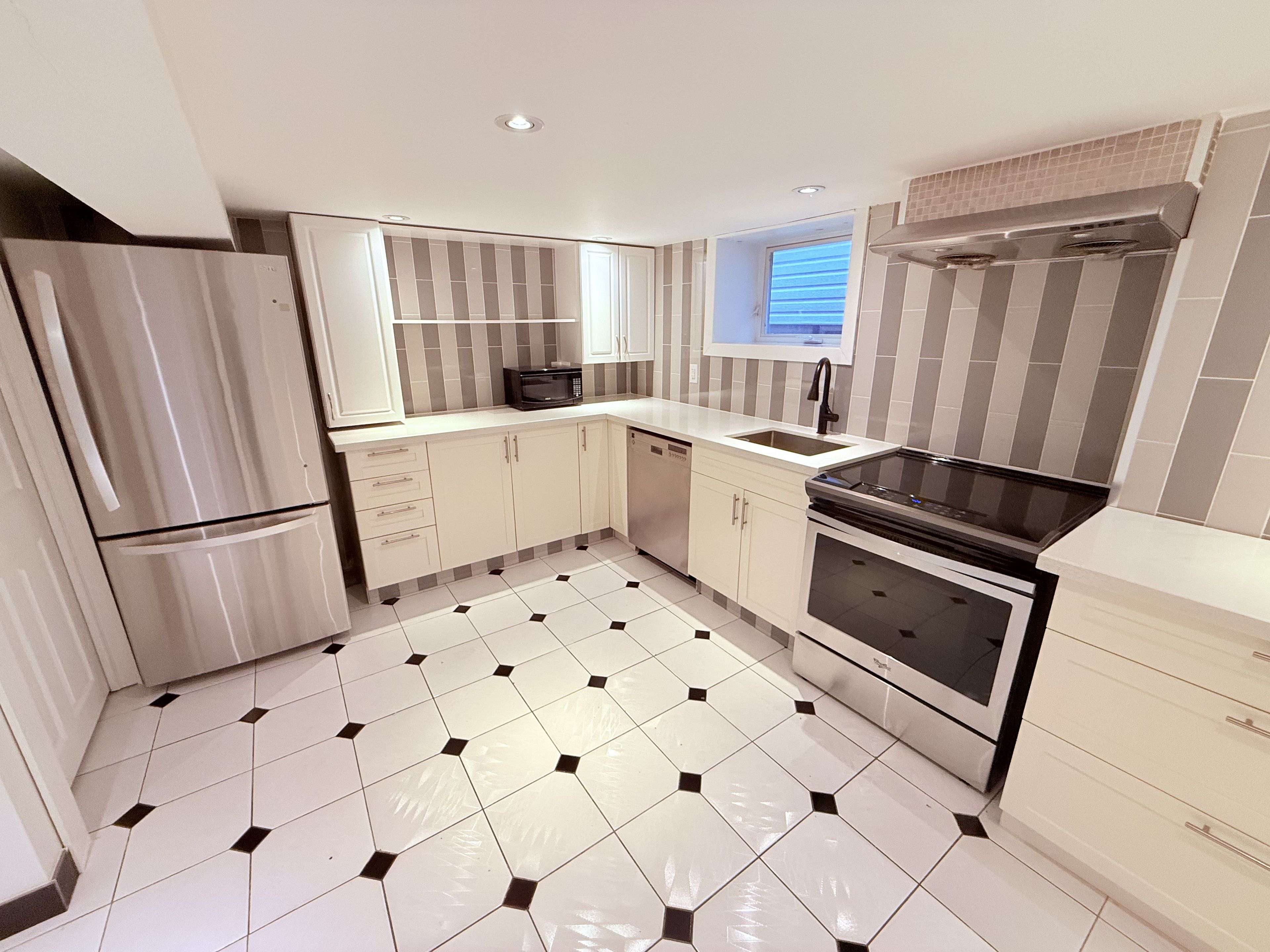 Toronto W03, ON M6N 4E6,35 Florence CRES #Lower