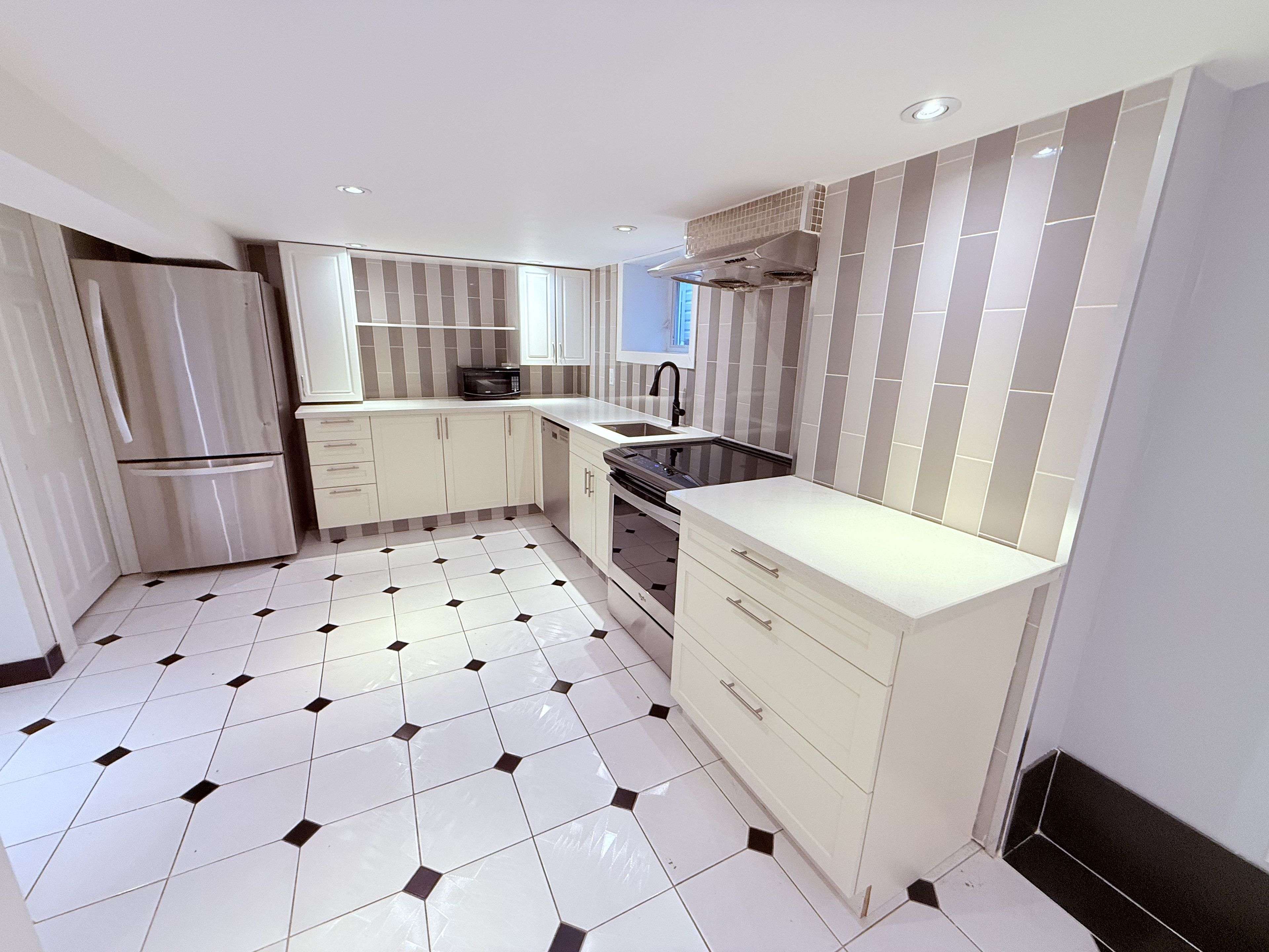 Toronto W03, ON M6N 4E6,35 Florence CRES #Lower