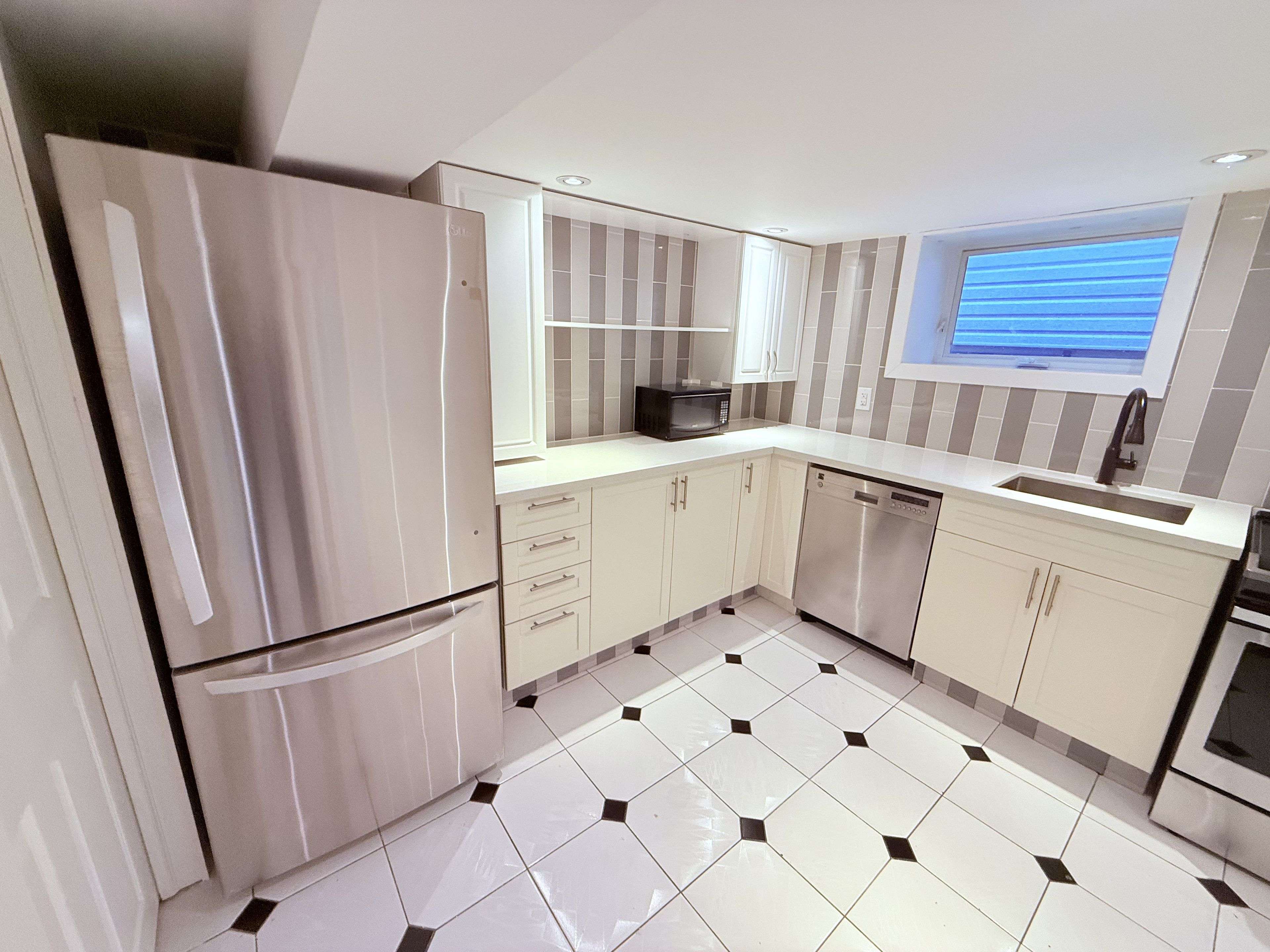 Toronto W03, ON M6N 4E6,35 Florence CRES #Lower