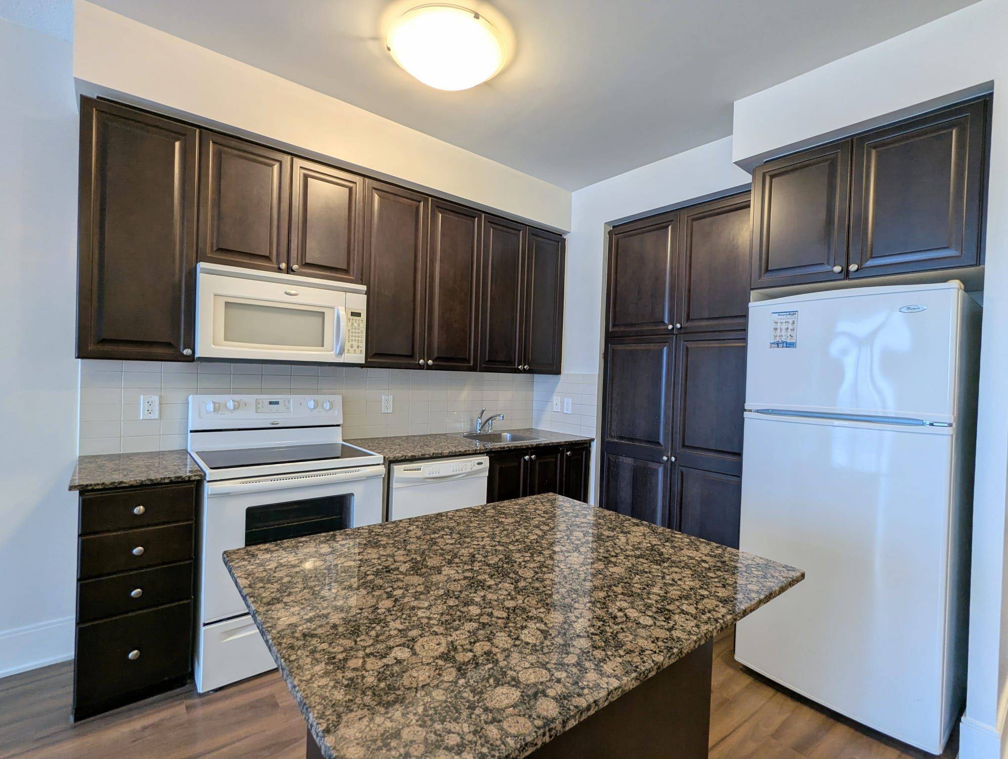 Mississauga, ON L5B 0E1,330 Burnhamthorpe RD W #2210