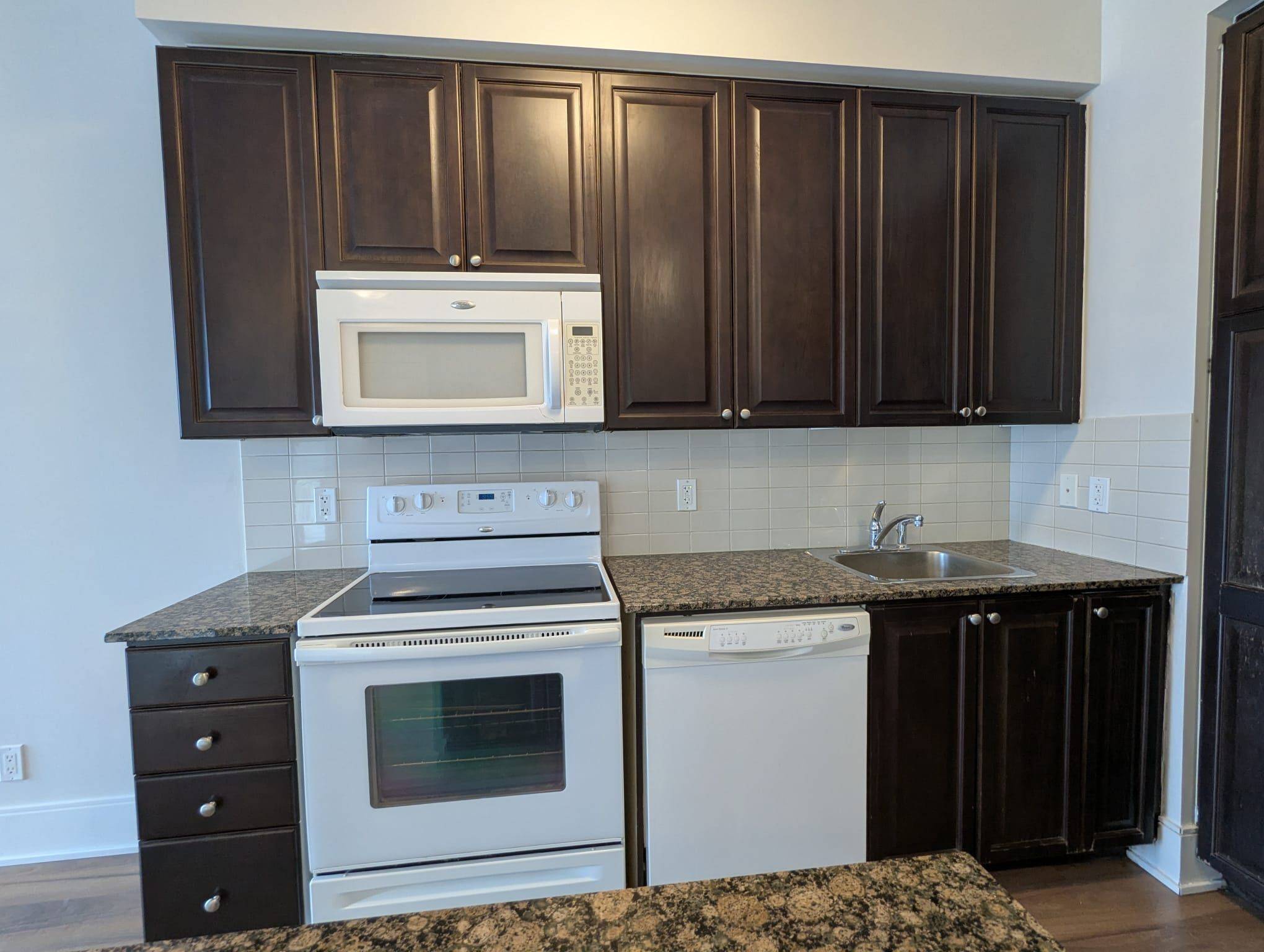 Mississauga, ON L5B 0E1,330 Burnhamthorpe RD W #2210