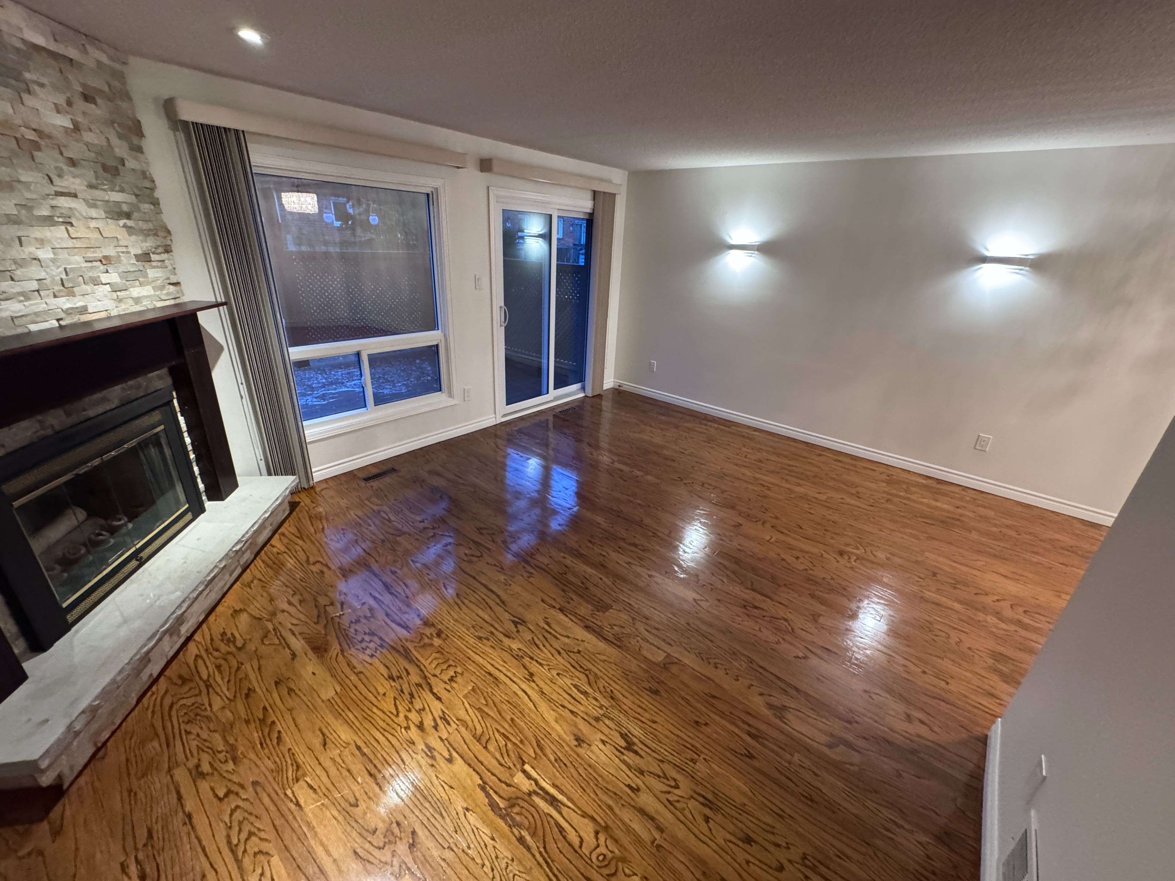 Oakville, ON L6M 3E2,2239 Shipwright RD