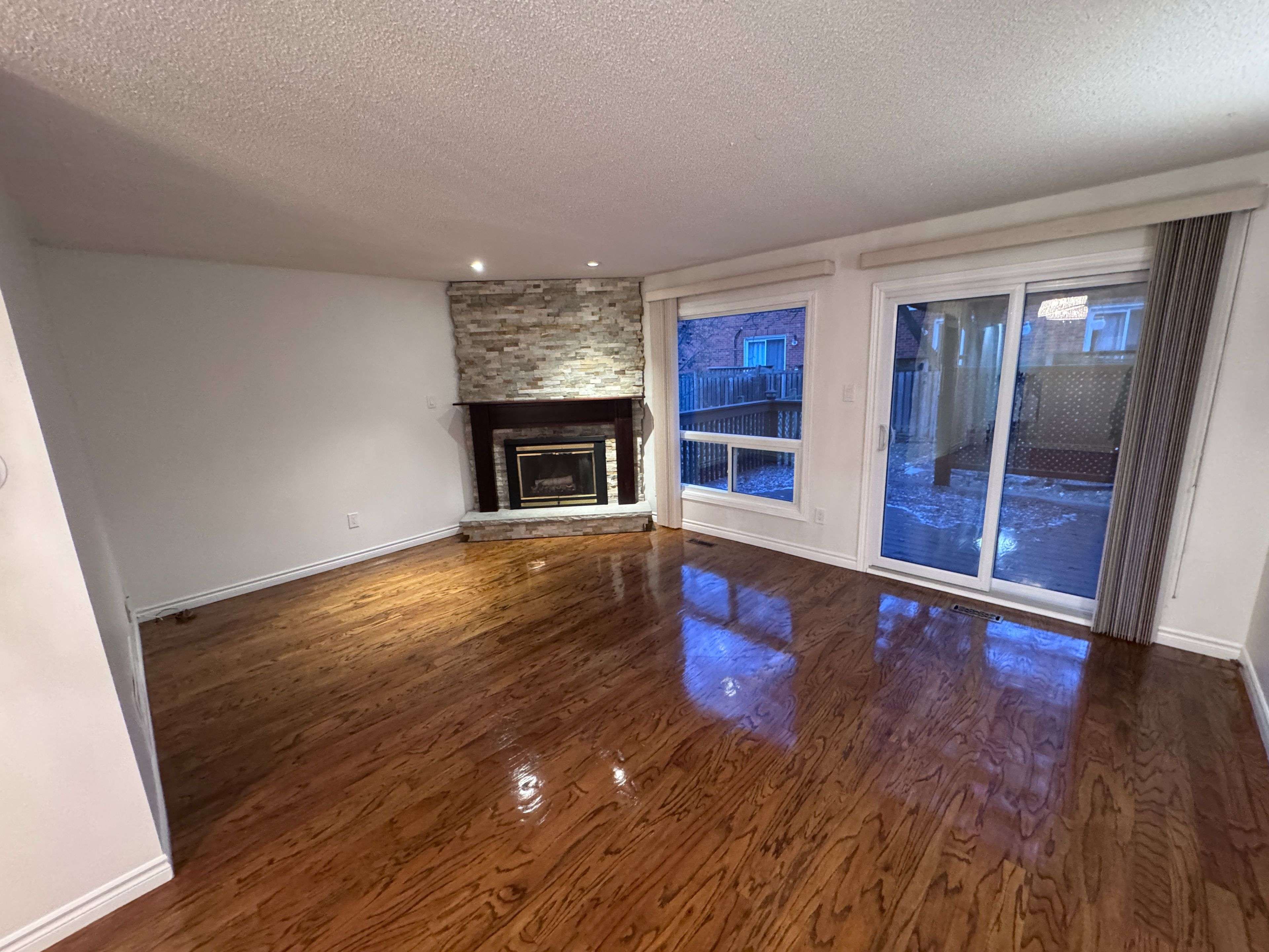 Oakville, ON L6M 3E2,2239 Shipwright RD