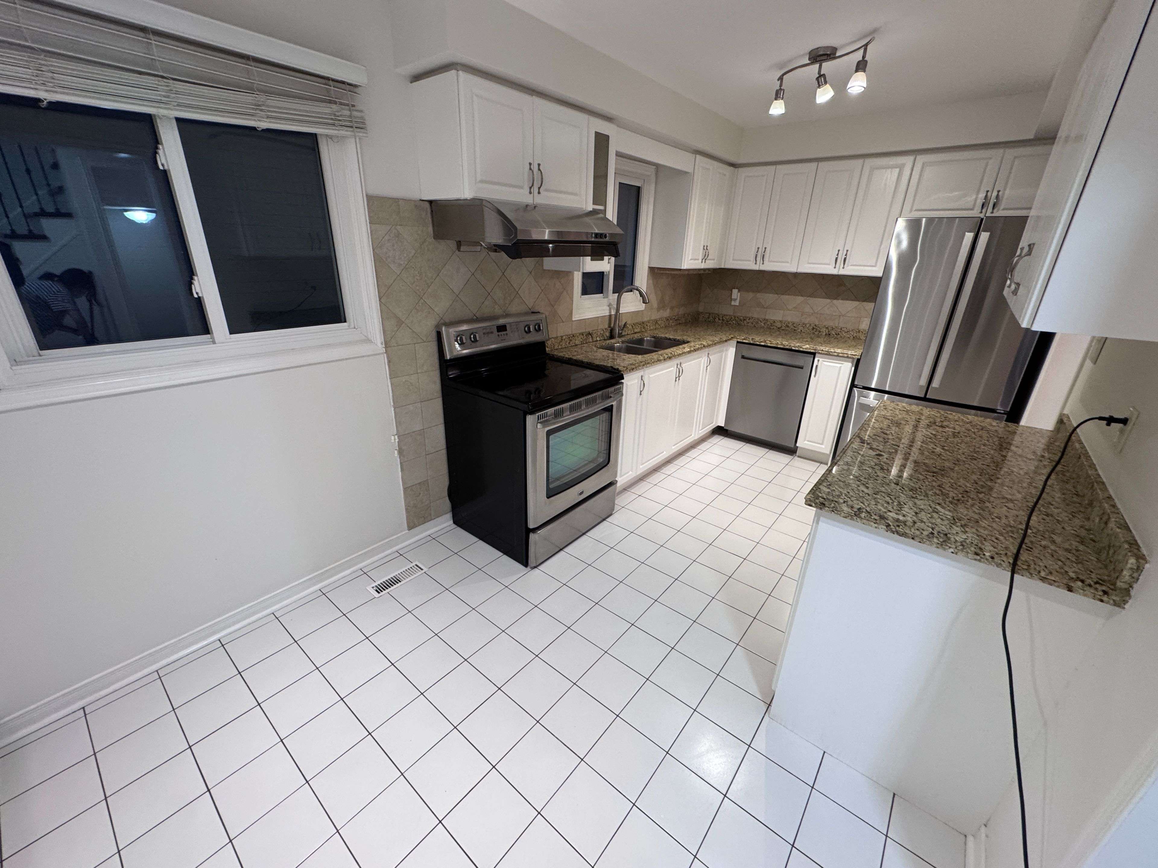 Oakville, ON L6M 3E2,2239 Shipwright RD