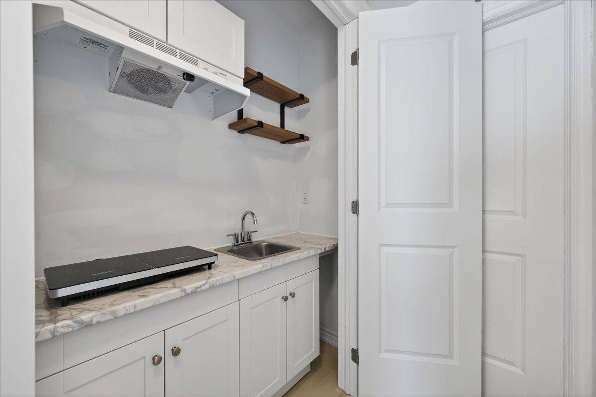 Mississauga, ON L5V 0E9,5946 Saigon ST