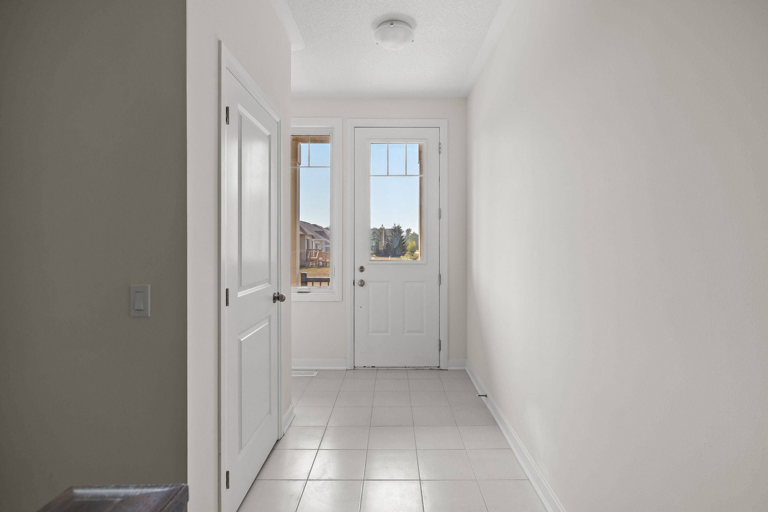 Loyalist, ON K0H 1G0,9 Golf Links DR