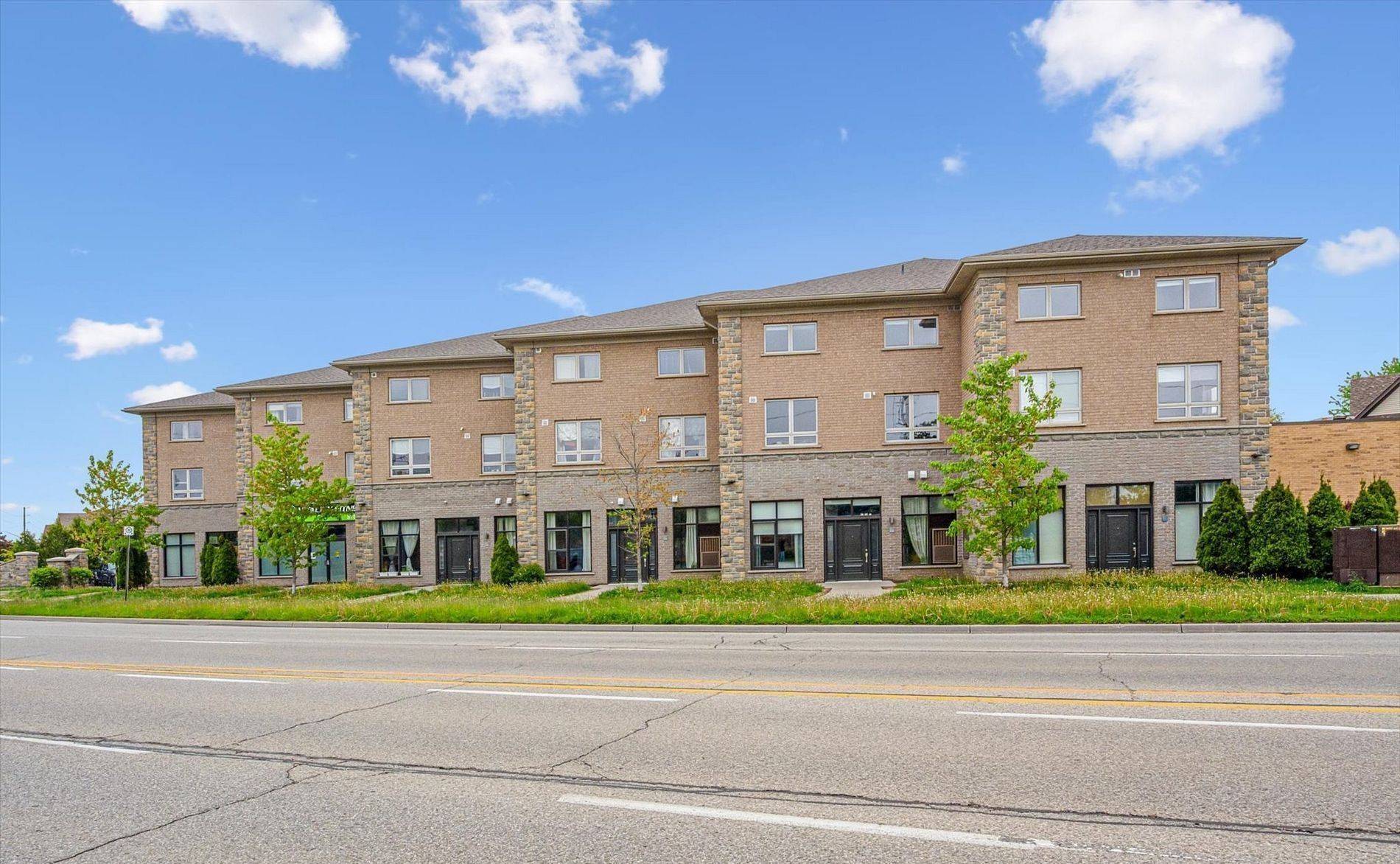 Guelph, ON N1K 1V8,904 Paisley RD #210