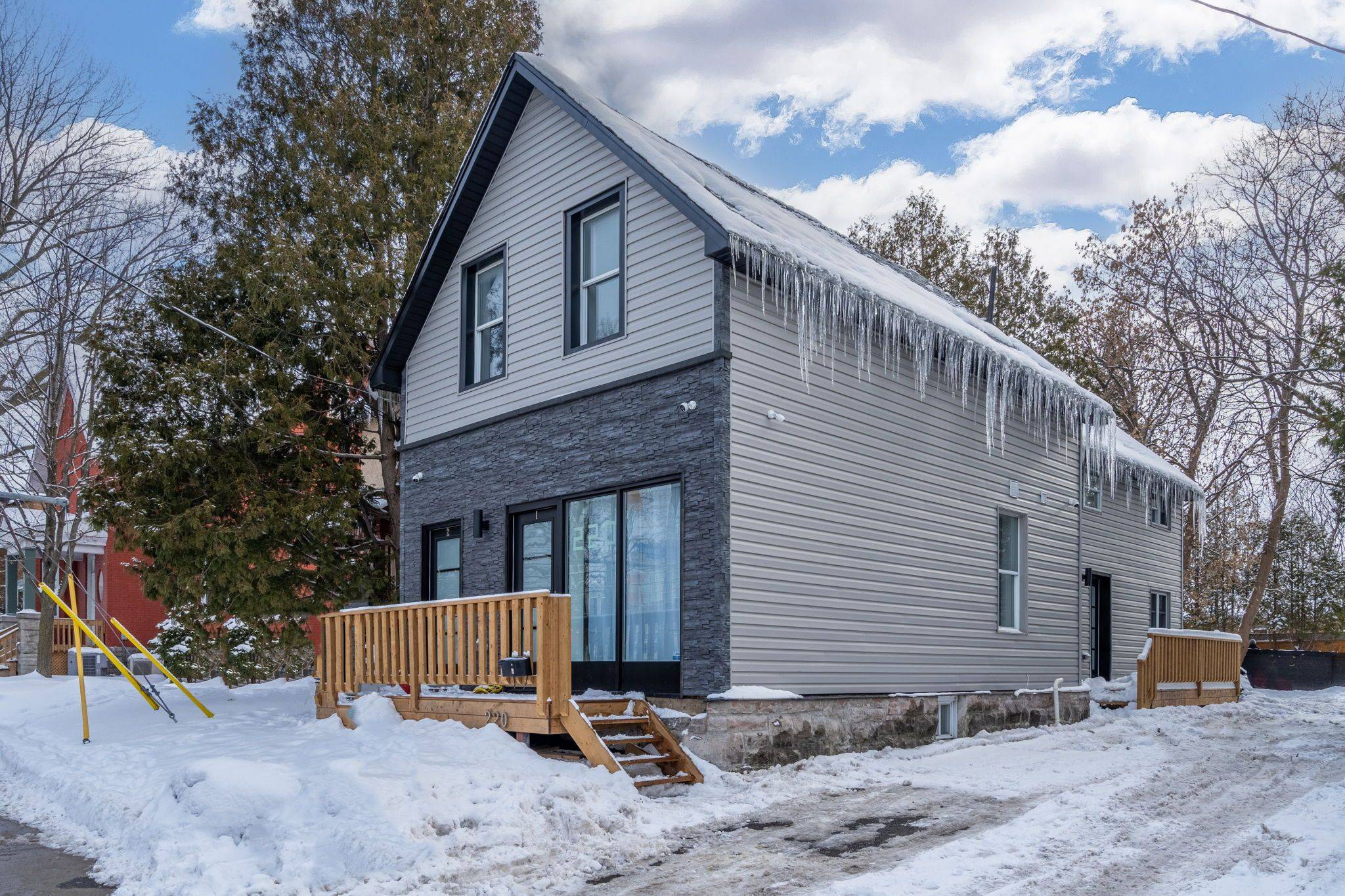 Vanier And Kingsview Park, ON K1L 6P5,218-220 Mcarthur AVE