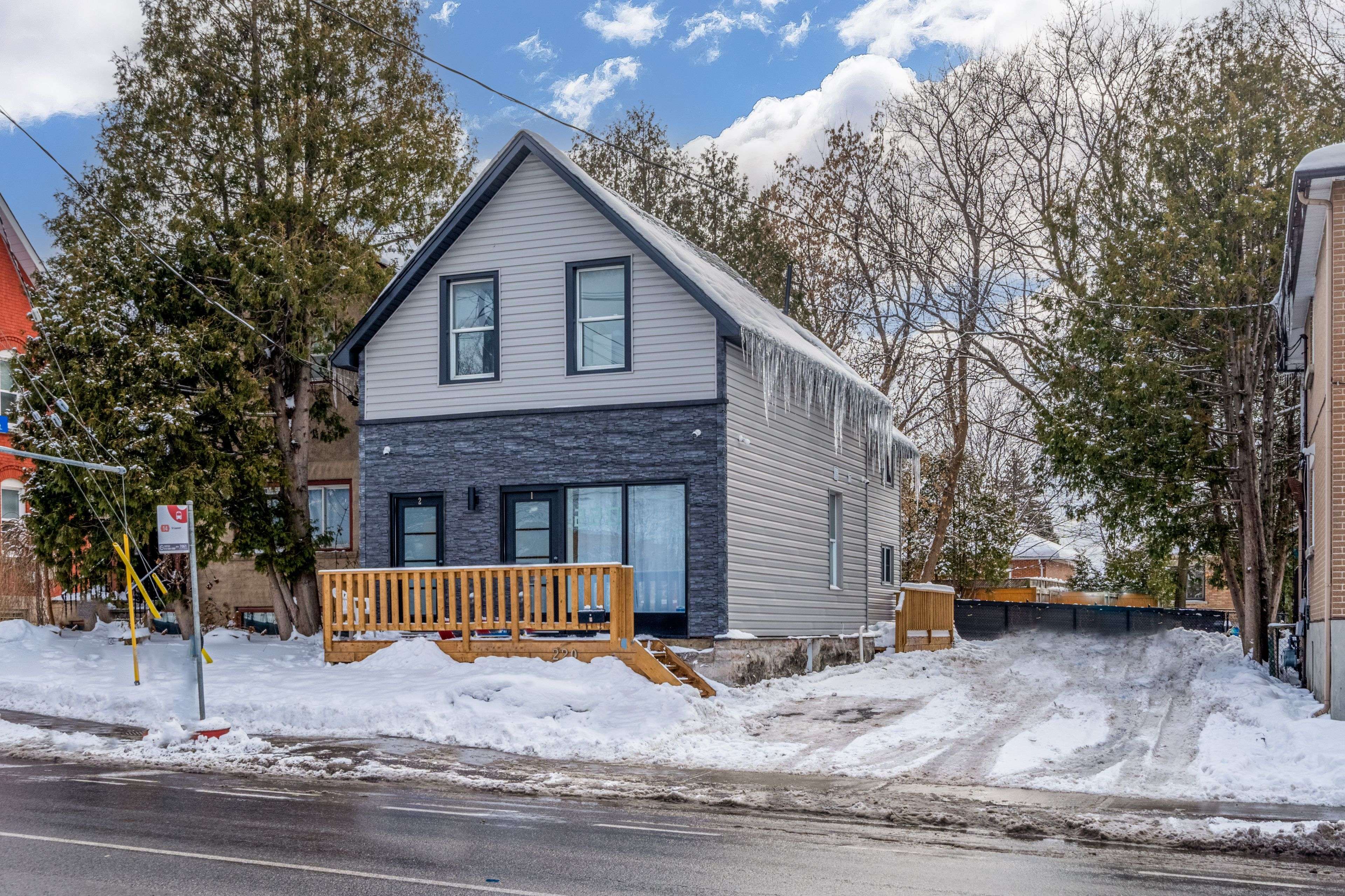 Vanier And Kingsview Park, ON K1L 6P5,218-220 Mcarthur AVE