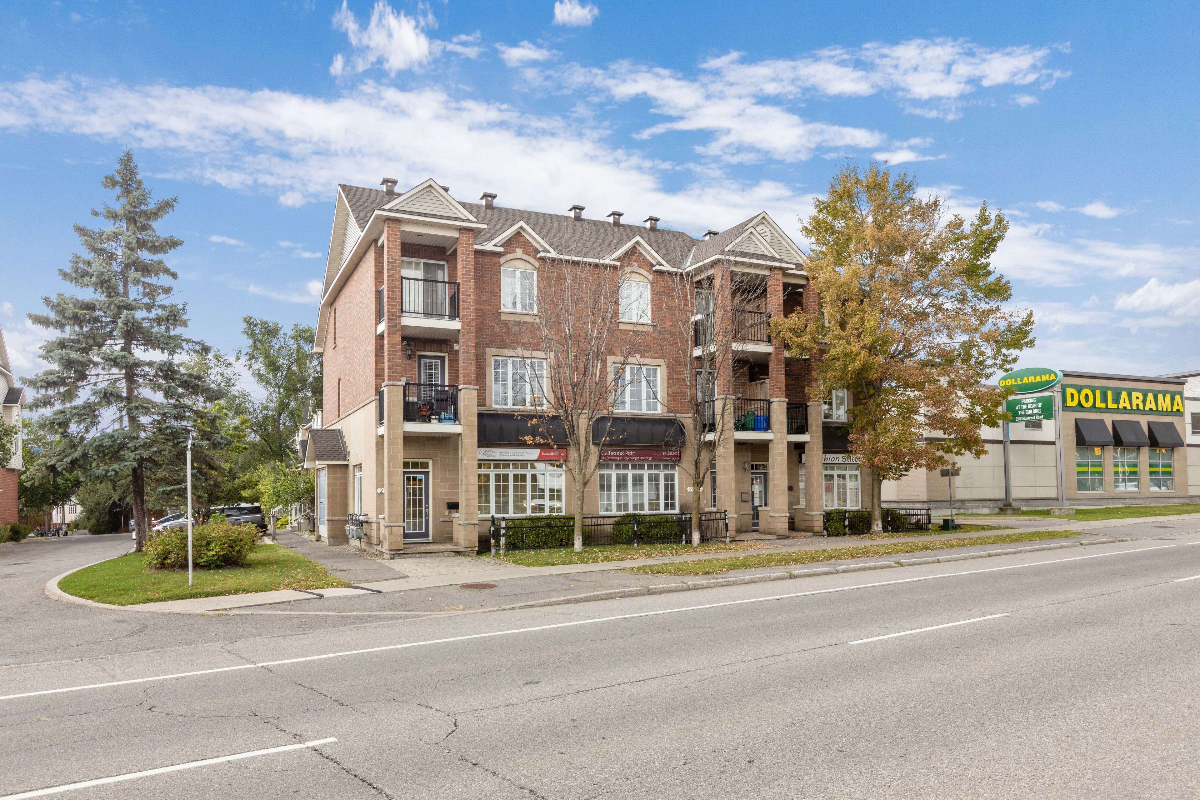 Beacon Hill North - South And Area, ON K1J 1K5,2122 Montreal RD #B