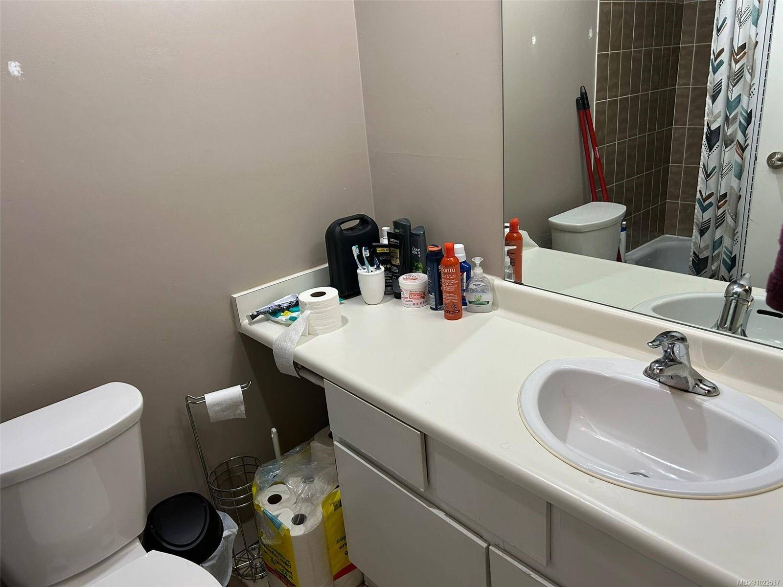 Victoria, BC V9A 6Z2,103 Gorge Rd E #506