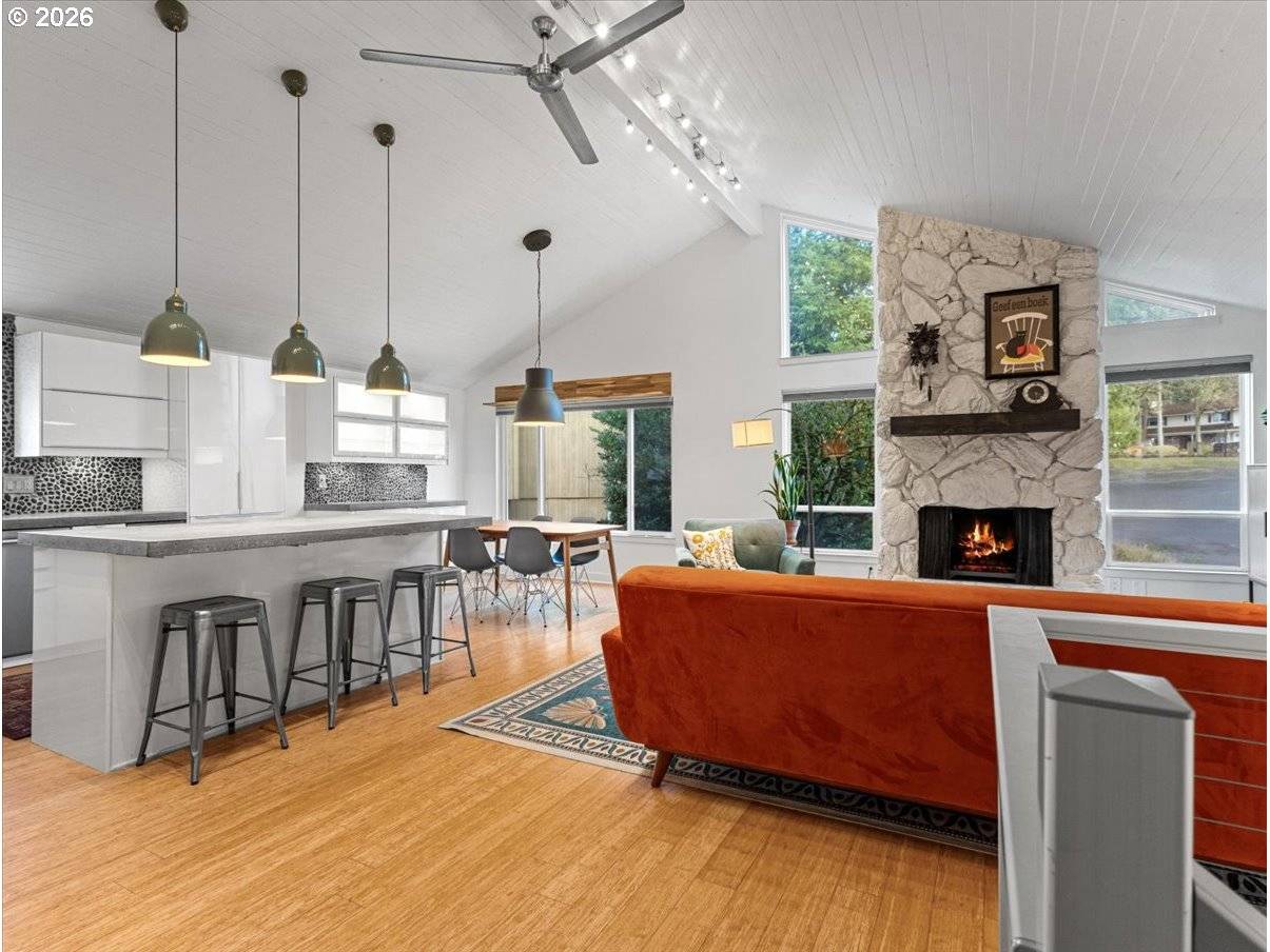 Gladstone, OR 97027,7005 DEBBIE CT