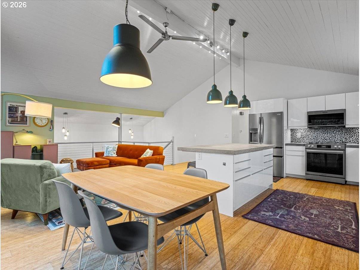 Gladstone, OR 97027,7005 DEBBIE CT