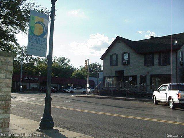 Walled Lake, MI 48390,121 E WALLED LAKE DR