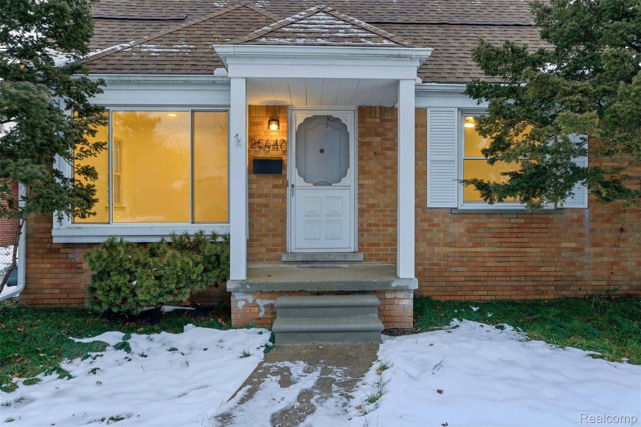 Dearborn Heights, MI 48125,25640 W Hills DR