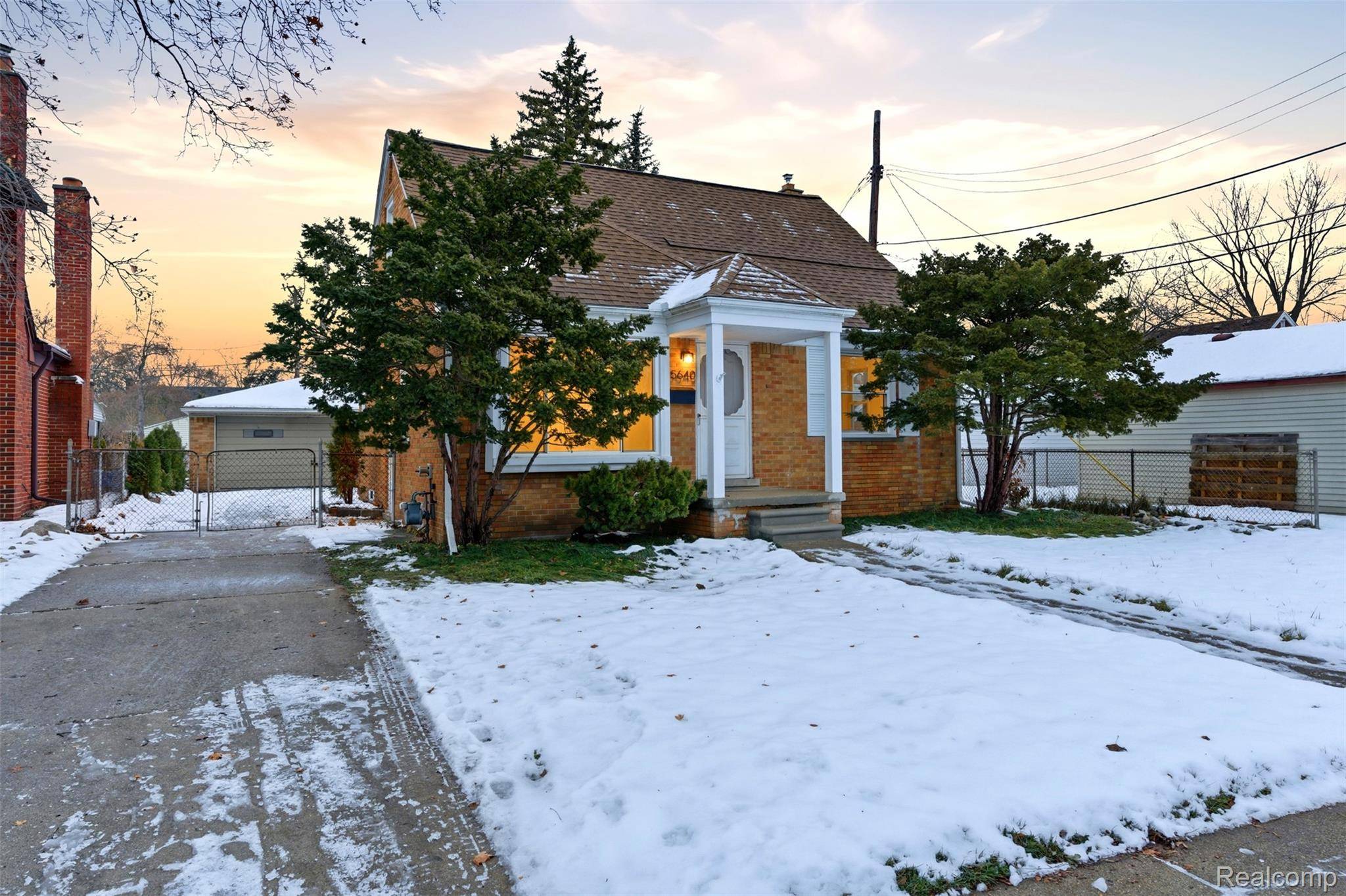 Dearborn Heights, MI 48125,25640 W Hills DR