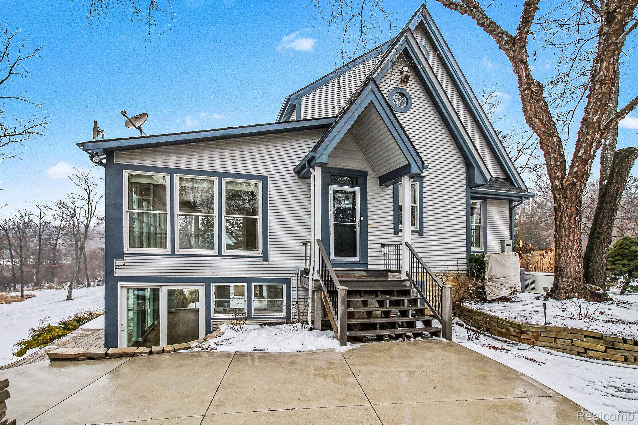 Howell, MI 48855,9955 Wiggins RD