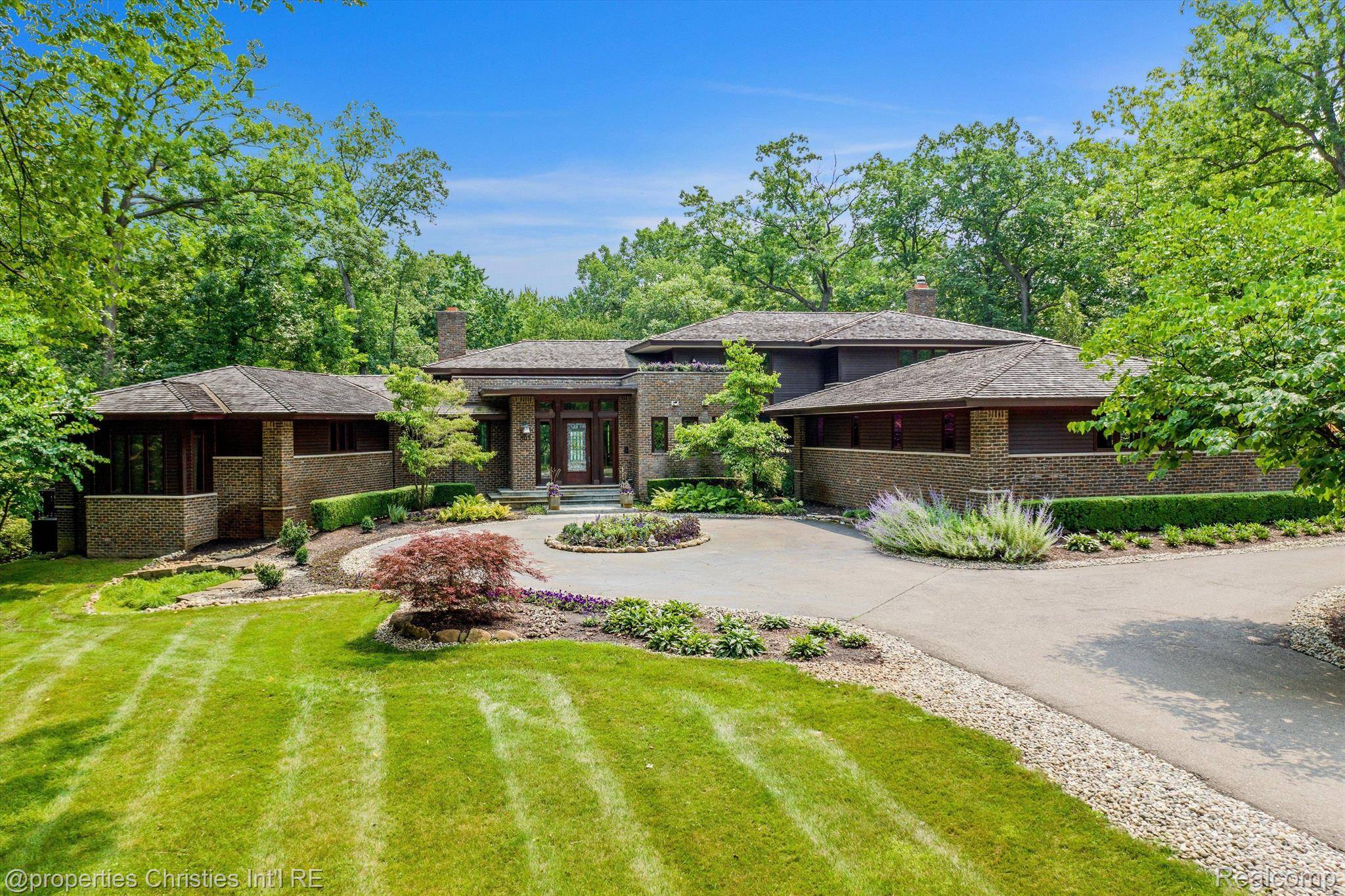 Bloomfield Hills, MI 48304,803 Canterbury CRES