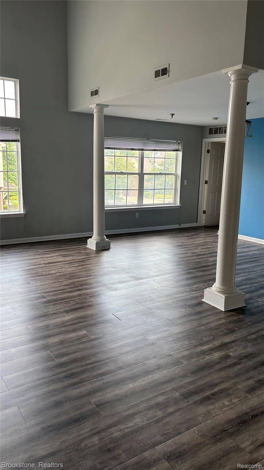 Ypsilanti, MI 48111,5934 E Island DR #32