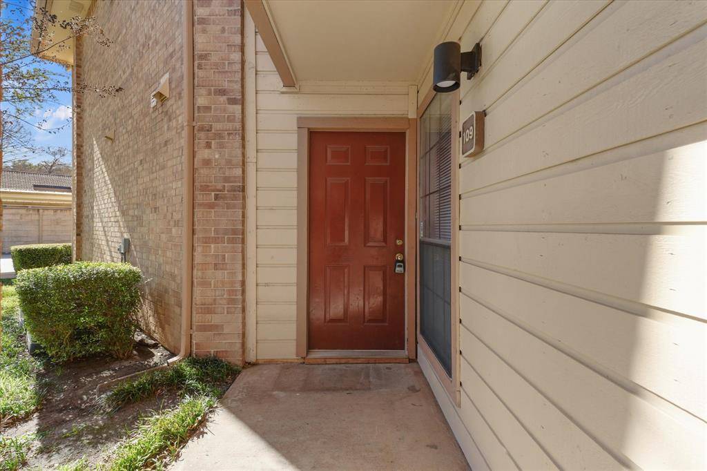 Addison, TX 75001,16301 Ledgemont Lane #109