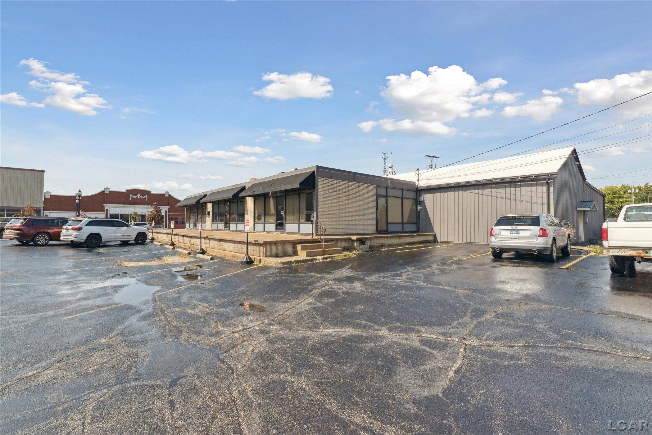 Adrian, MI 49221,216 N Main ST