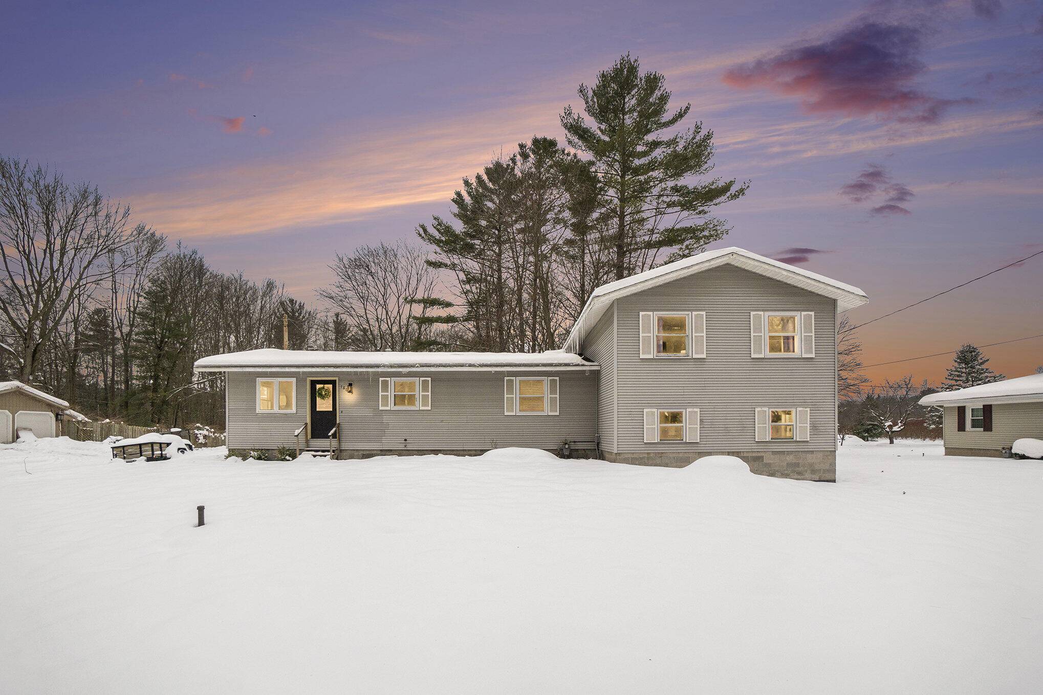 Spring Lake, MI 49456,18689 W Spring Lake RD