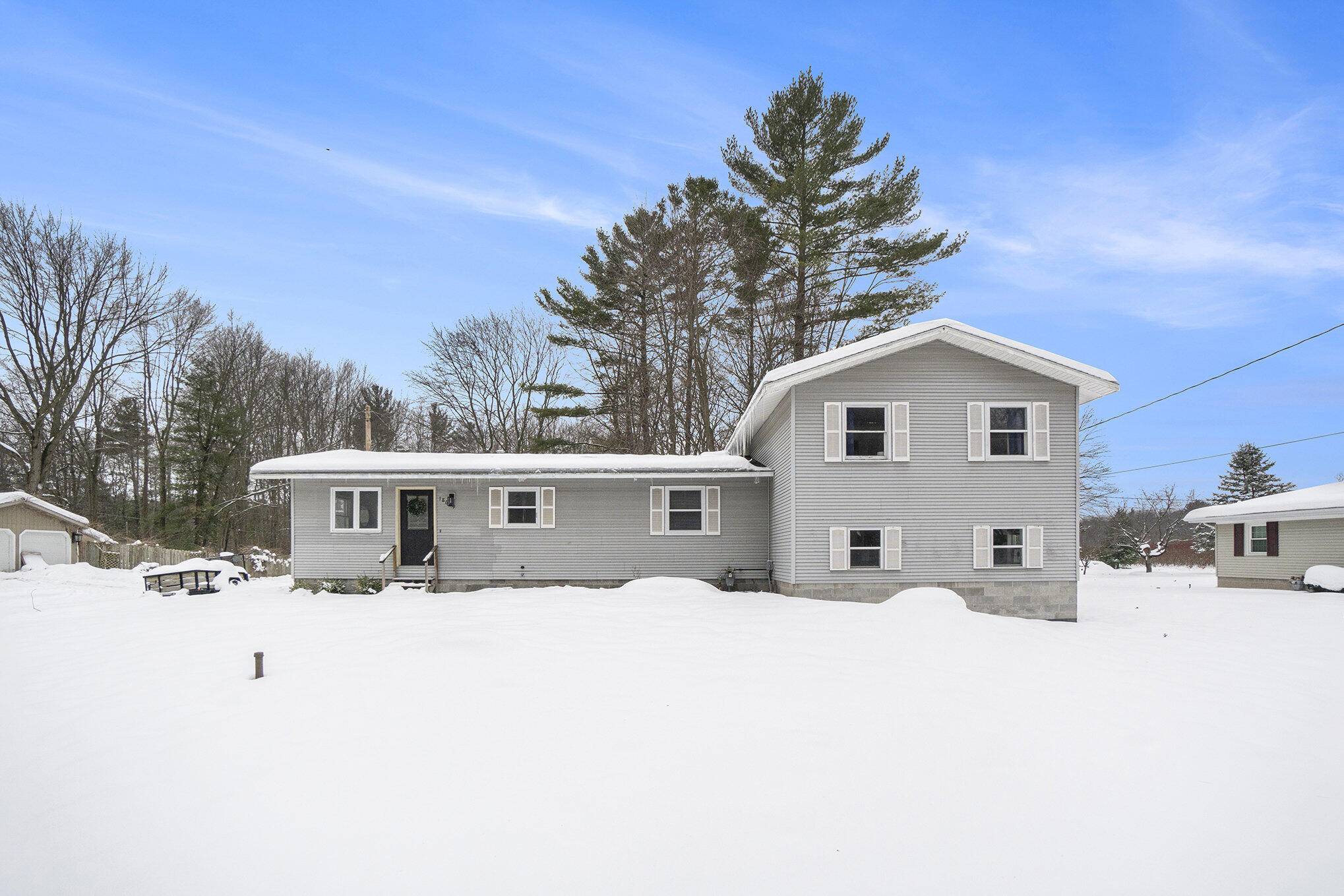 Spring Lake, MI 49456,18689 W Spring Lake RD