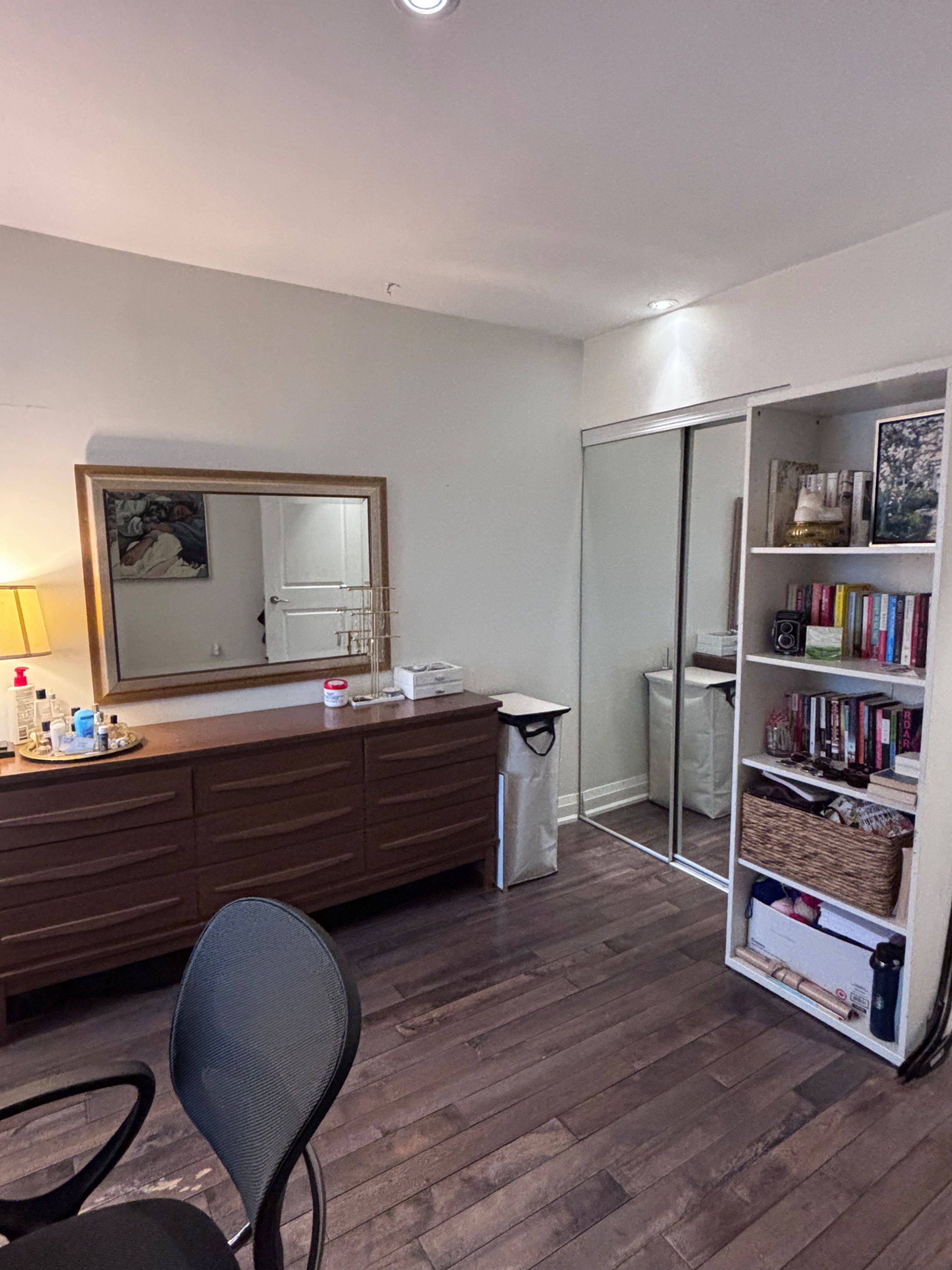 Toronto C01, ON M6J 1S5,3 Rolyat ST #Upper