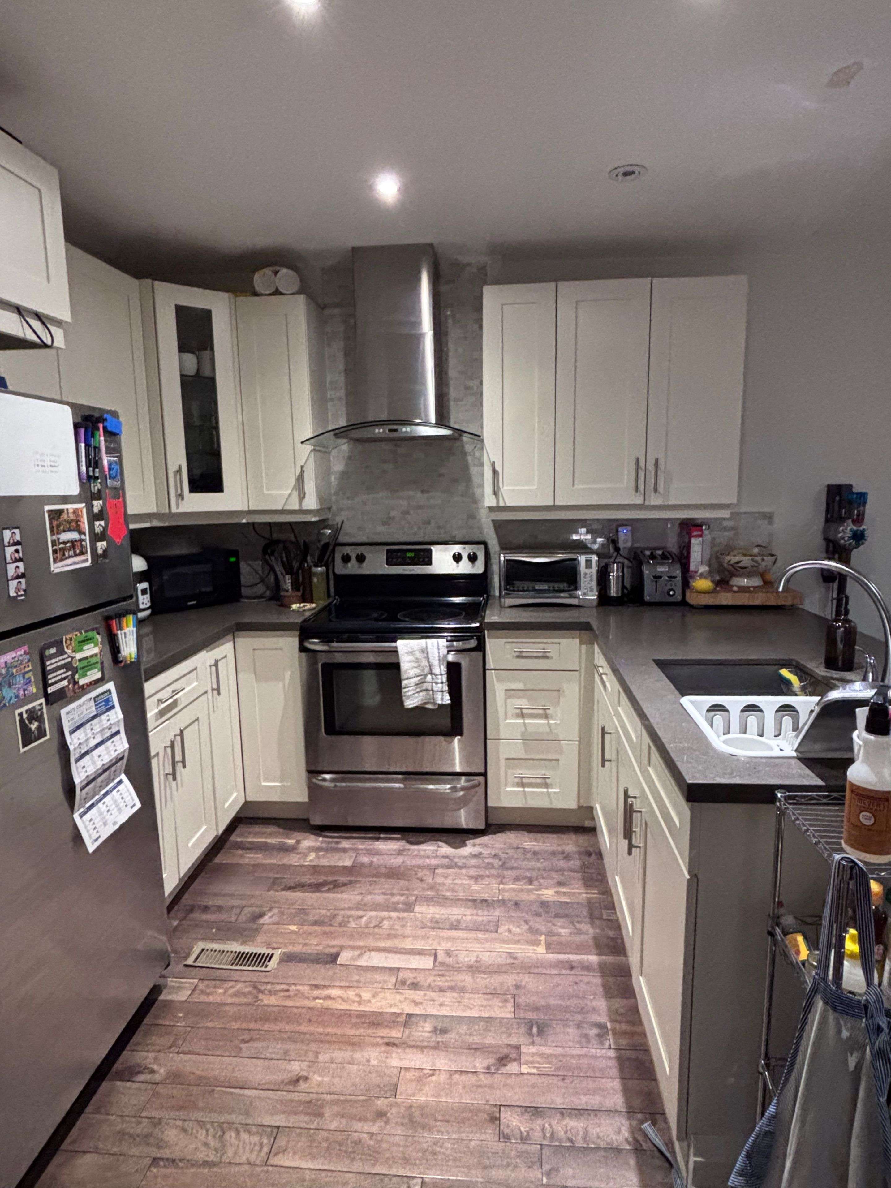 Toronto C01, ON M6J 1S5,3 Rolyat ST #Upper