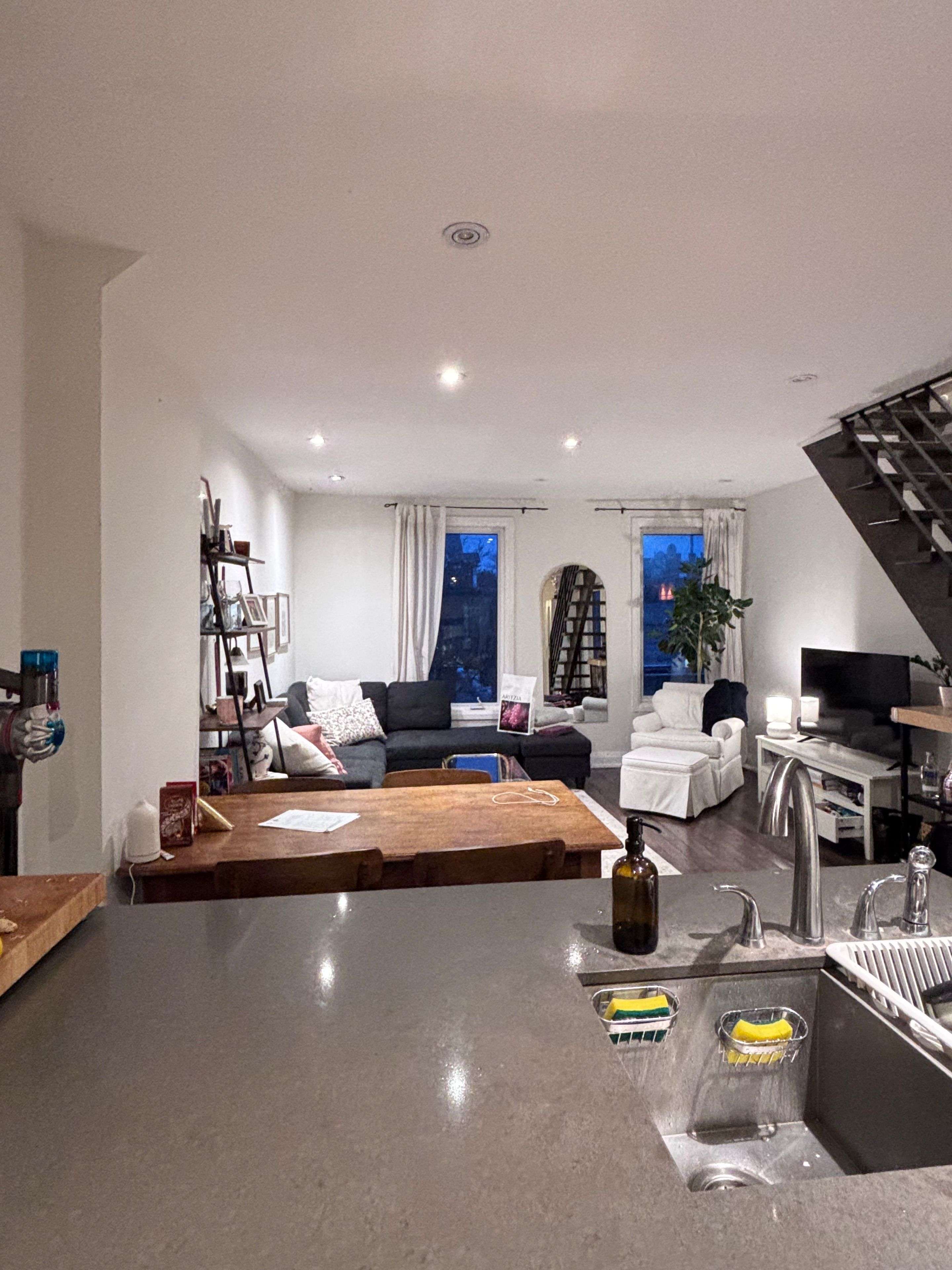 Toronto C01, ON M6J 1S5,3 Rolyat ST #Upper