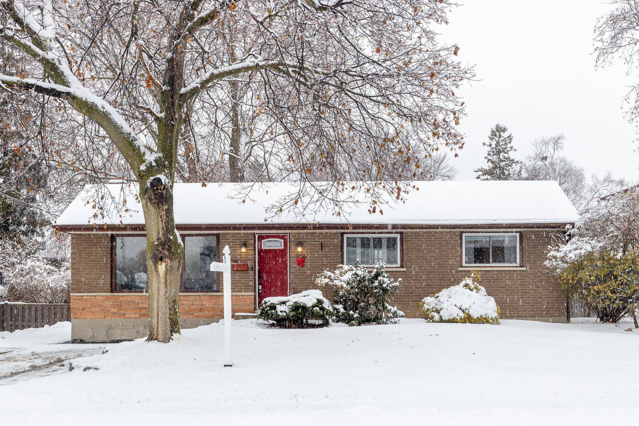 Whitby, ON L1N 1T2,906 Dunlop ST E