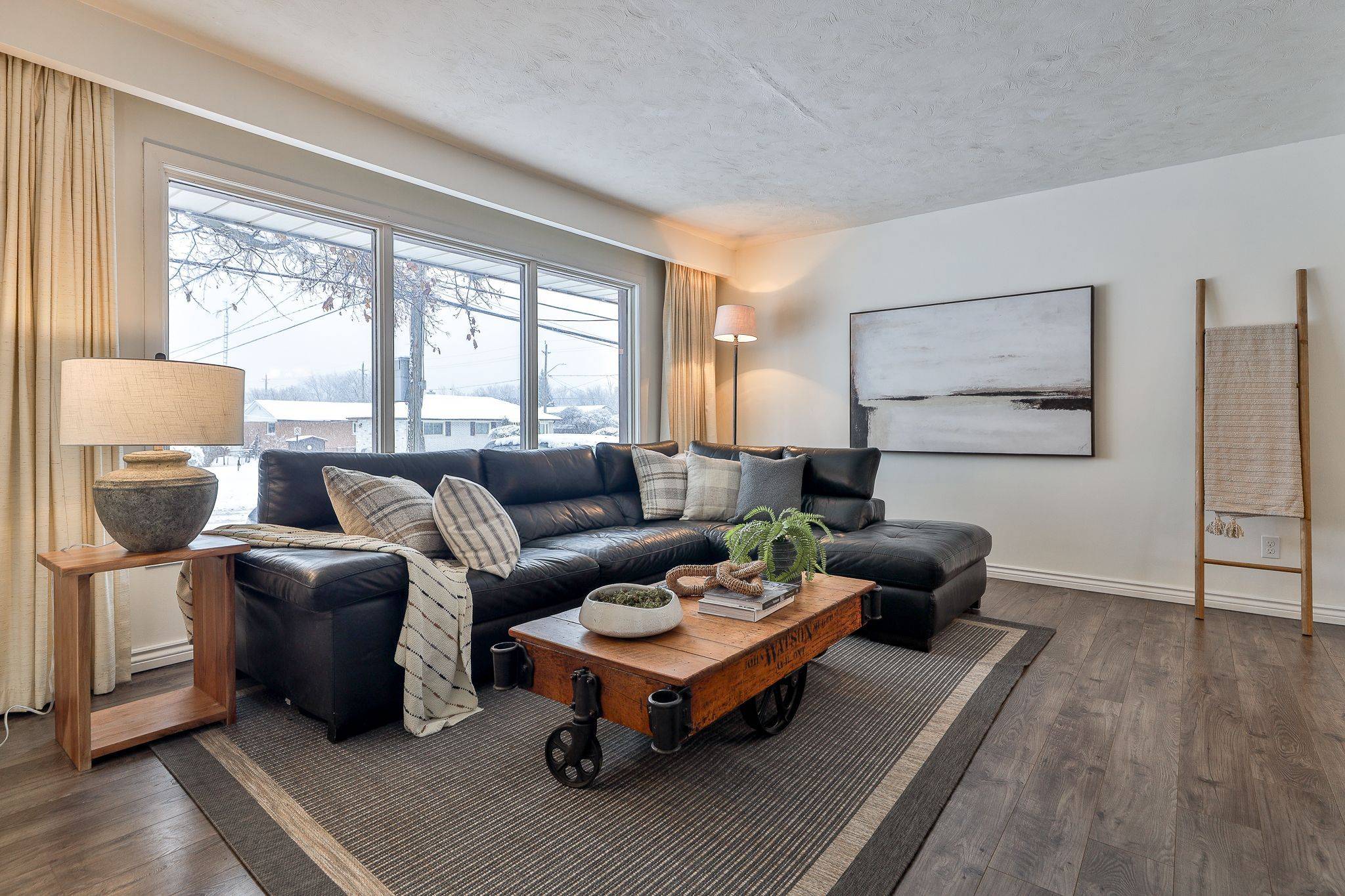 Whitby, ON L1N 1T2,906 Dunlop ST E