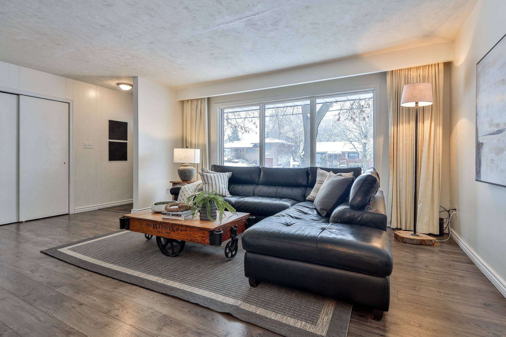 Whitby, ON L1N 1T2,906 Dunlop ST E