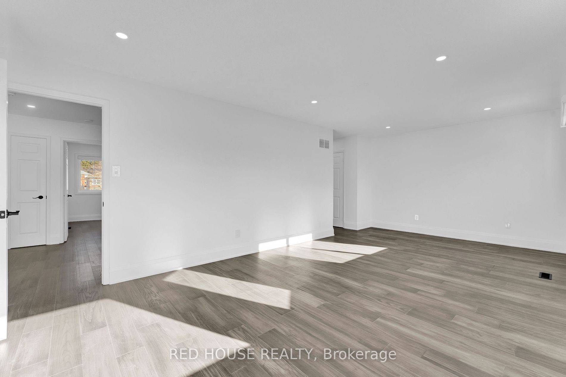 Oshawa, ON L1K 2E4,985 Sandcliff DR