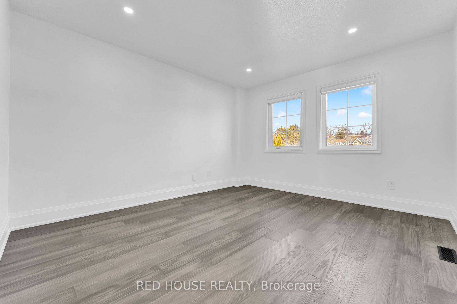 Oshawa, ON L1K 2E4,985 Sandcliff DR